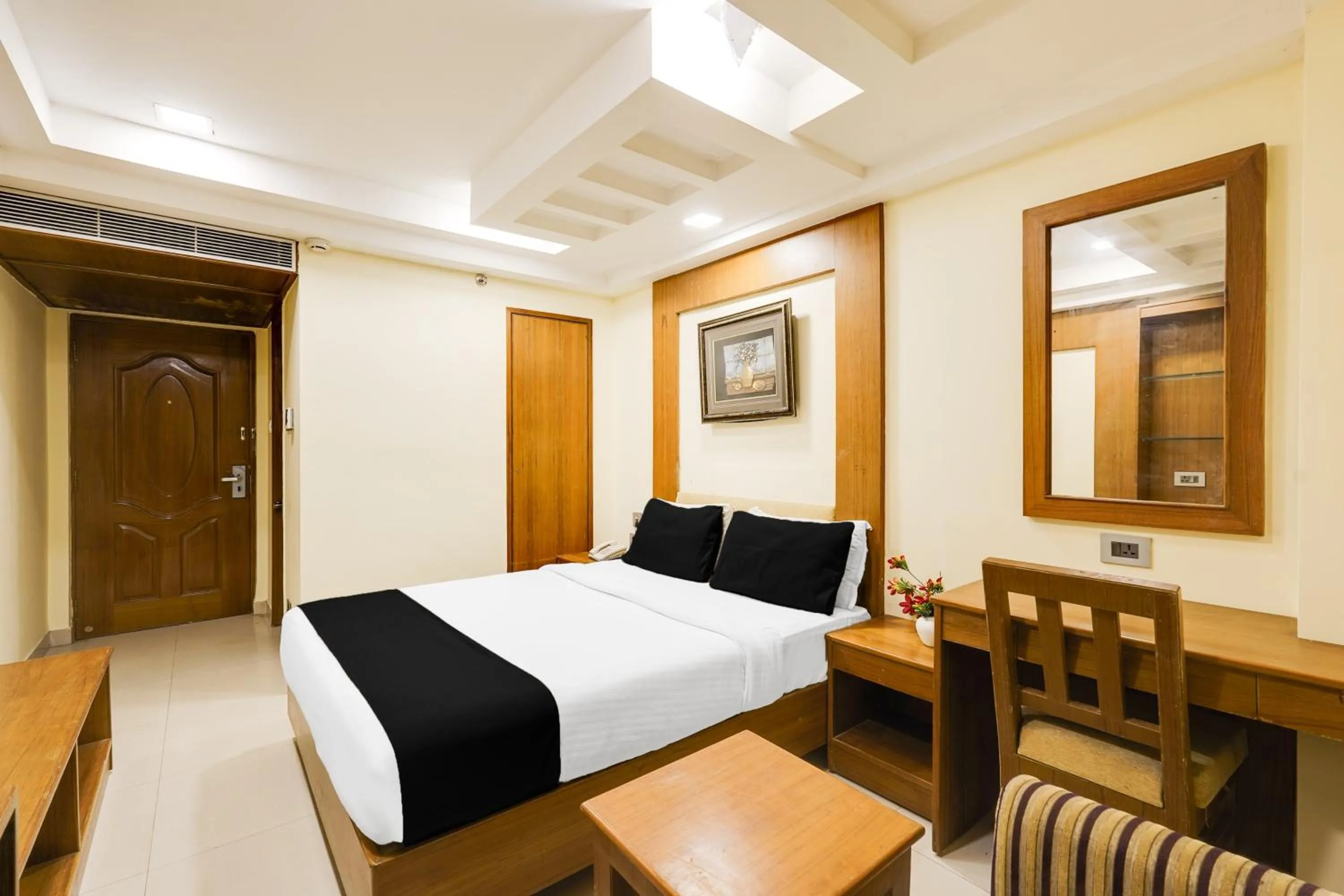 Bedroom, Bed in Super Townhouse Oak Alandur Near Chennai Airport Formerly Vijay Park