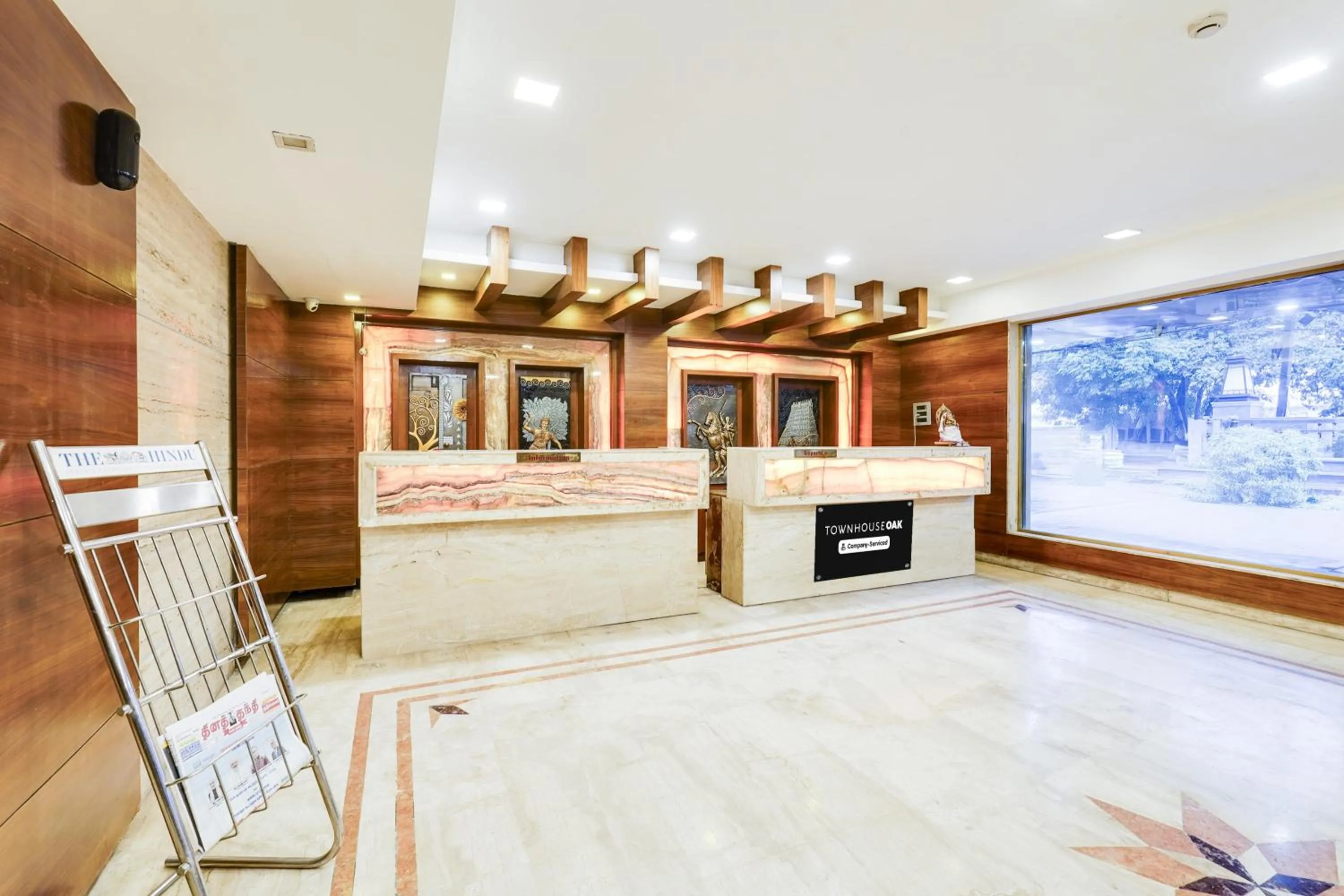 Lobby or reception in Super Townhouse Oak Alandur Near Chennai Airport Formerly Vijay Park