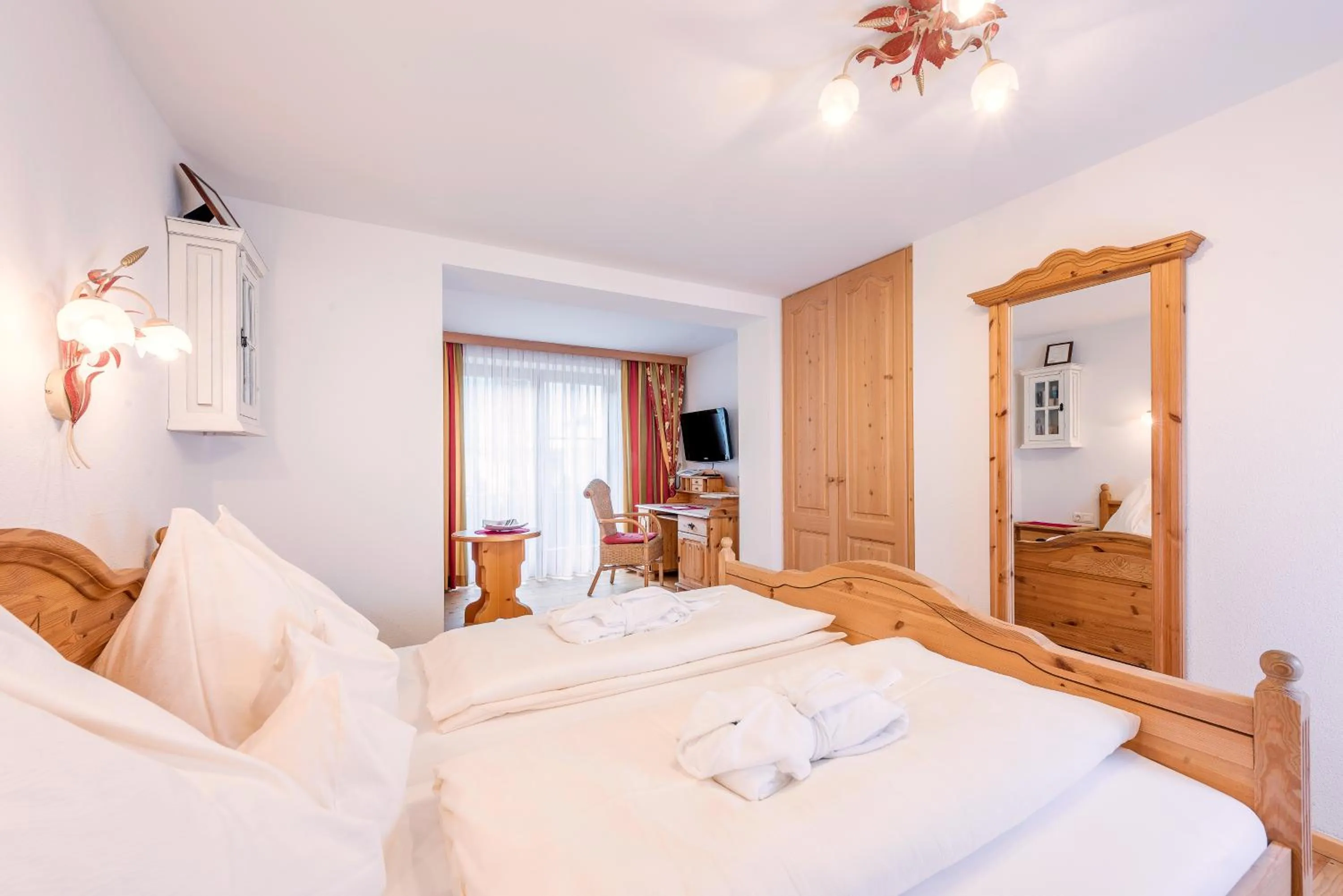 Photo of the whole room, Bed in Adults Only Boutique-Hotel Unterlechner