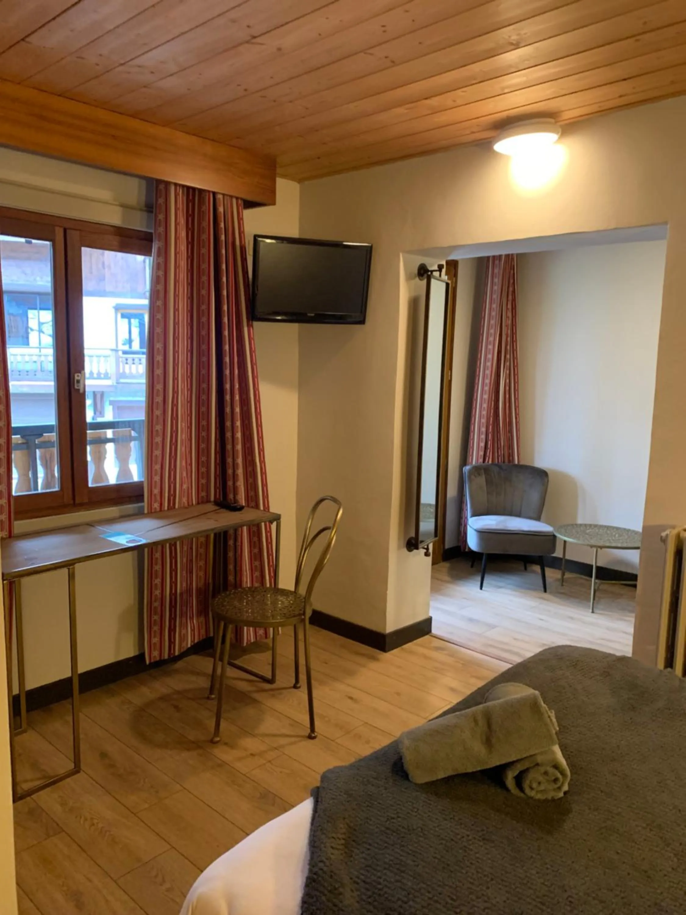 TV and multimedia, Bed in Hotel Le Concorde