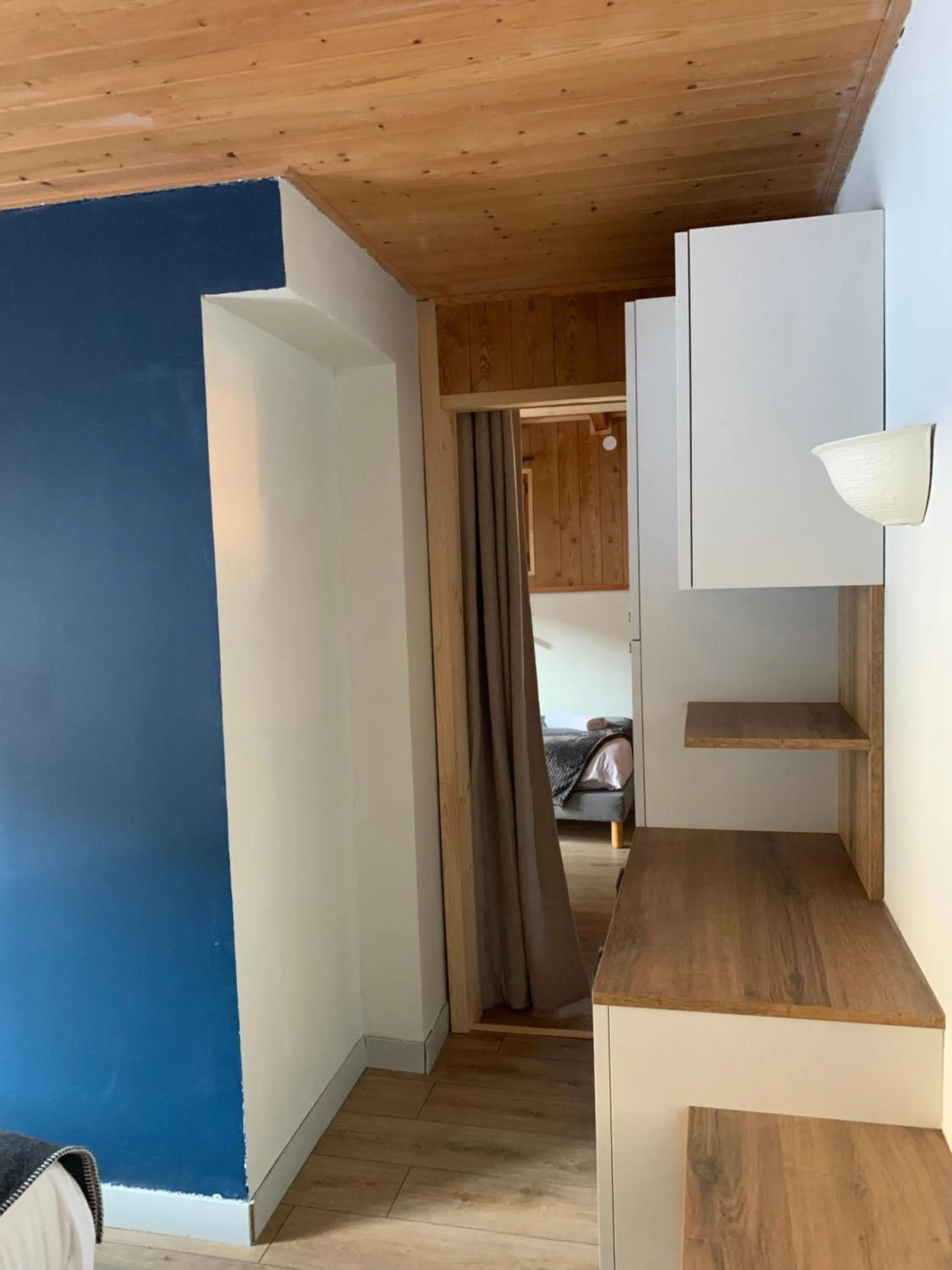 Photo of the whole room in Hotel Le Concorde