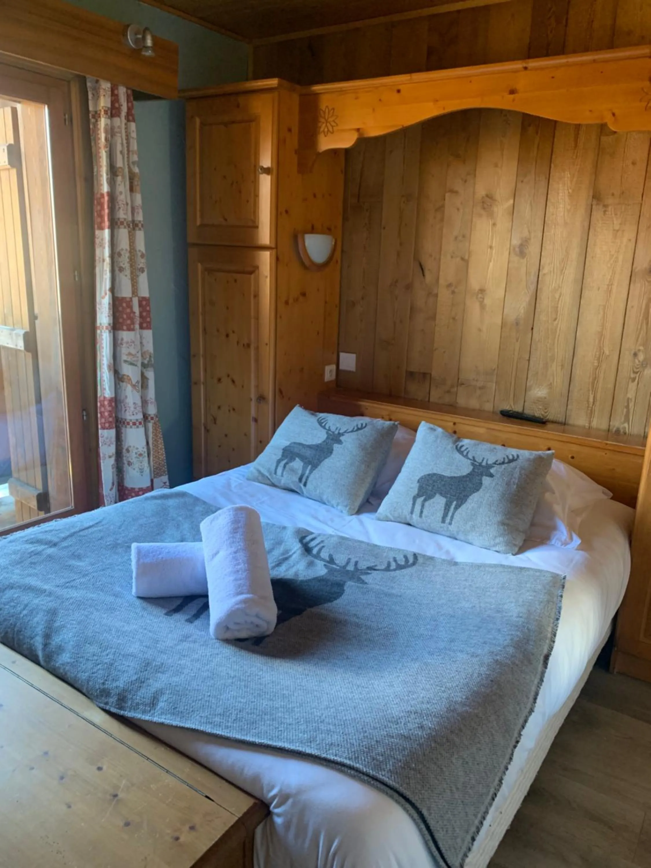 Bed in Hotel Le Concorde