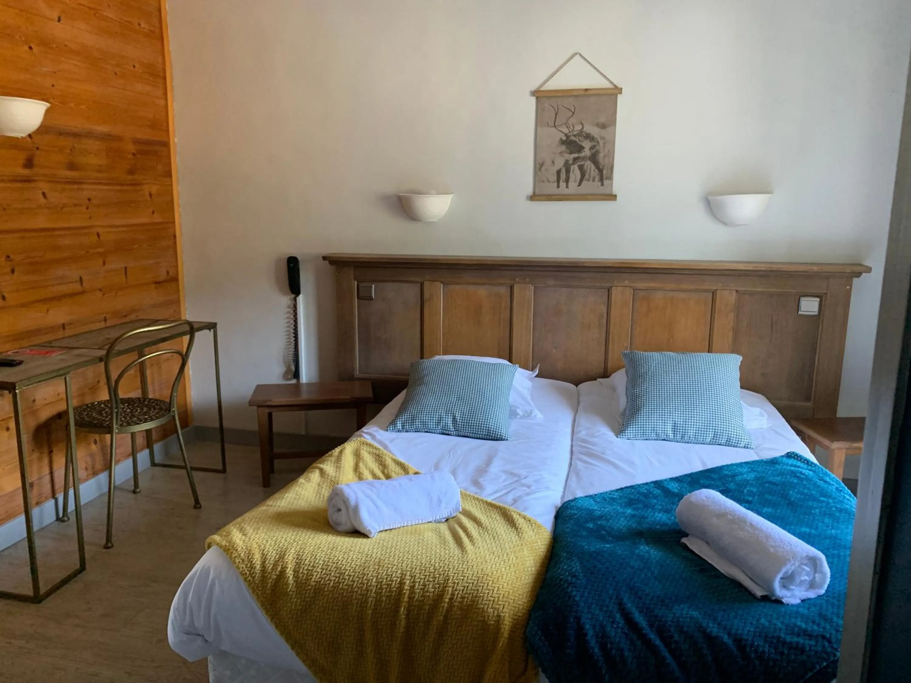 Bed in Hotel Le Concorde