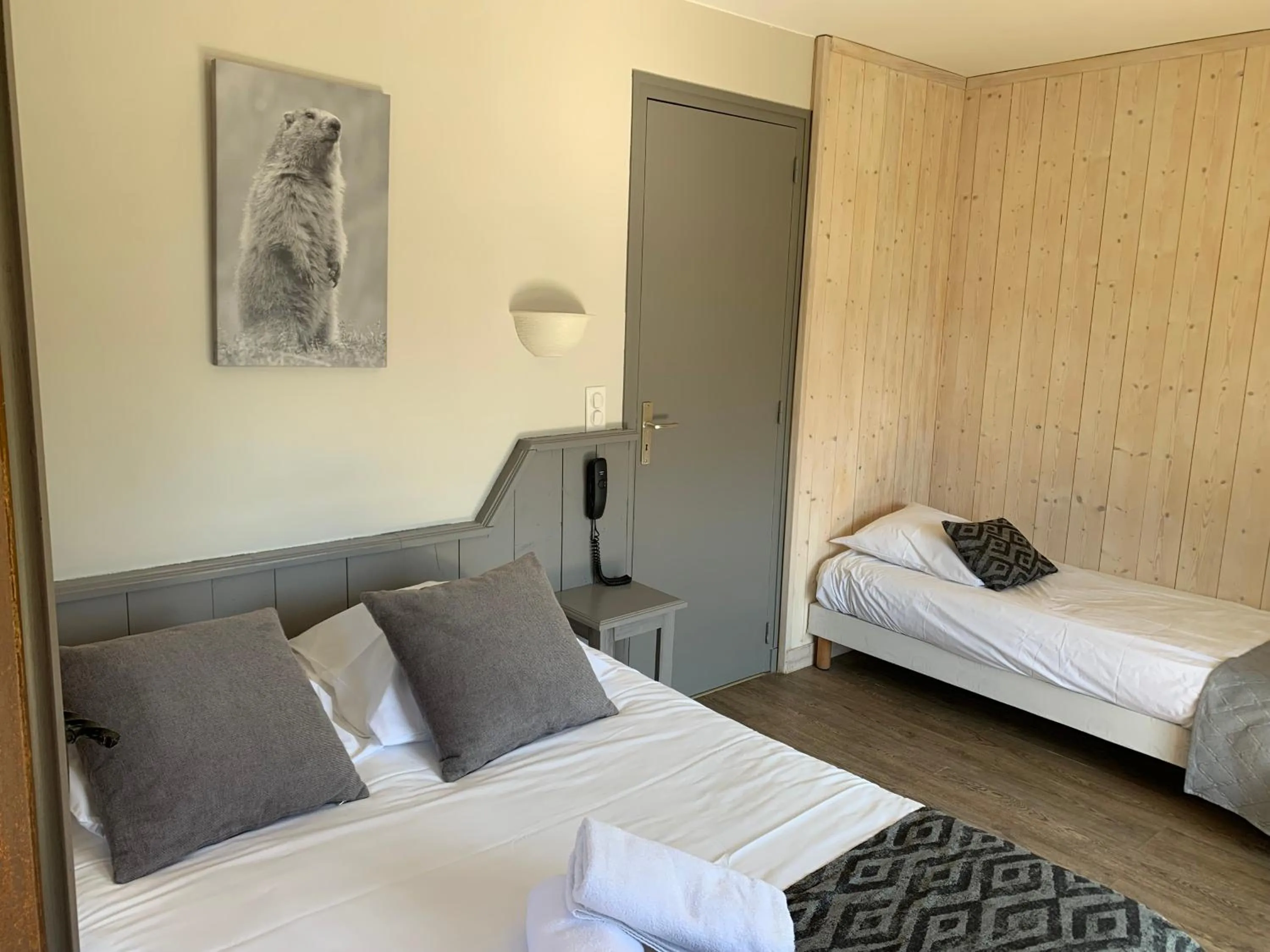 Bed in Hotel Le Concorde