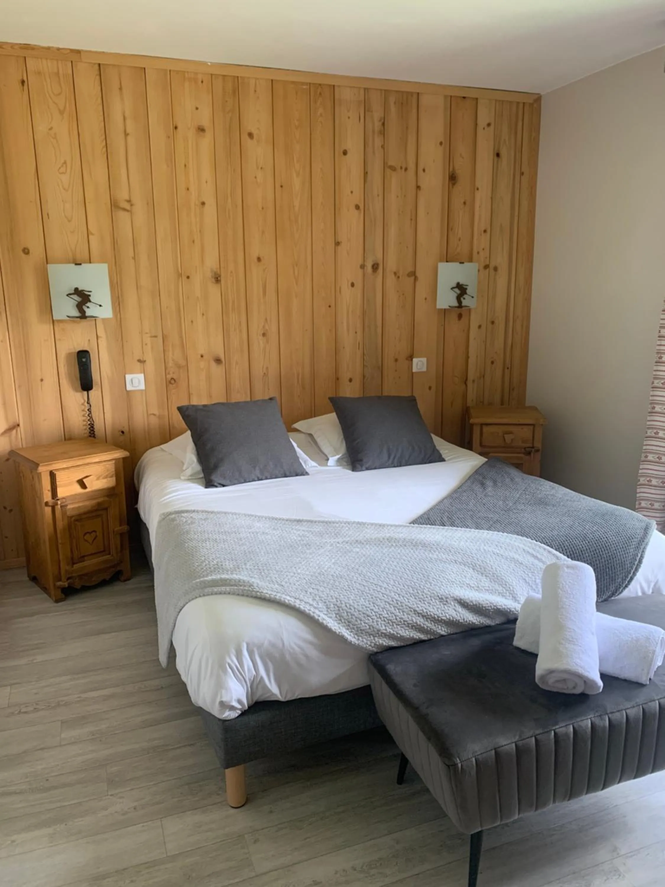 Bed in Hotel Le Concorde