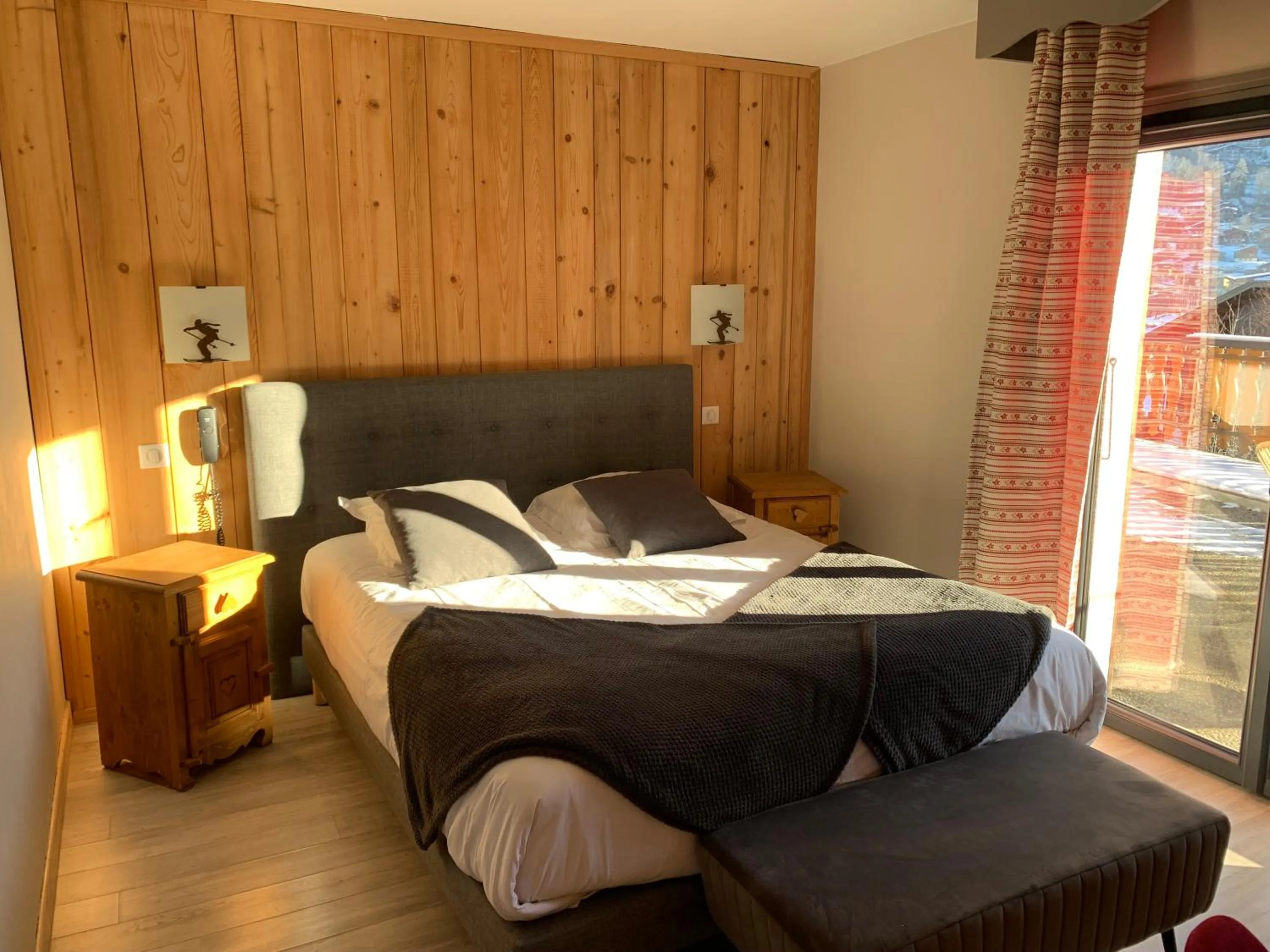 Bed in Hotel Le Concorde