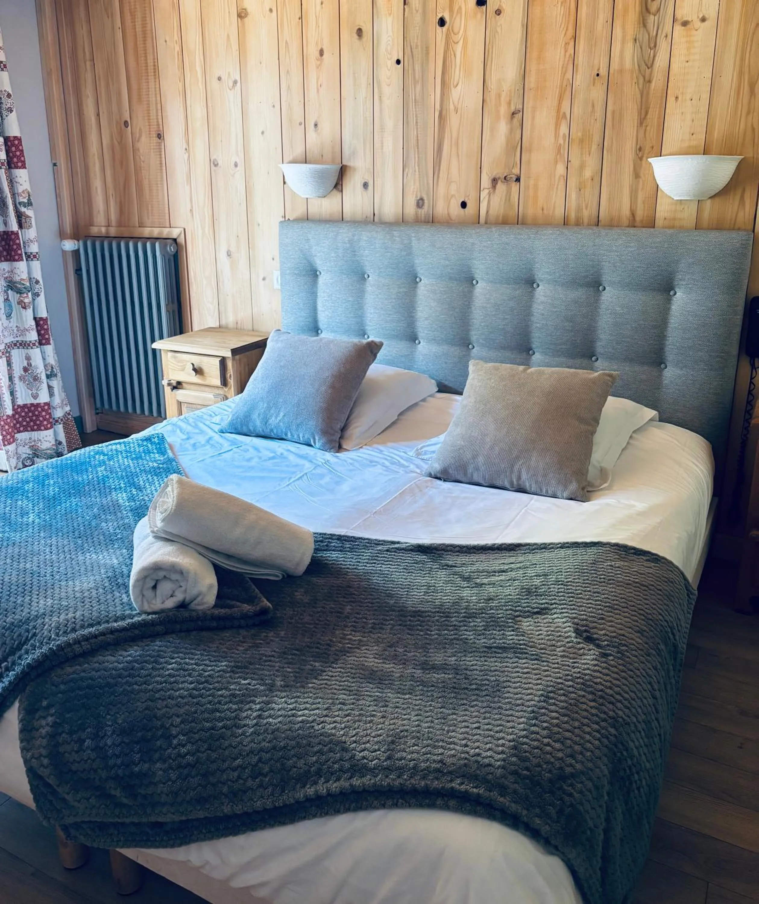 Bed in Hotel Le Concorde