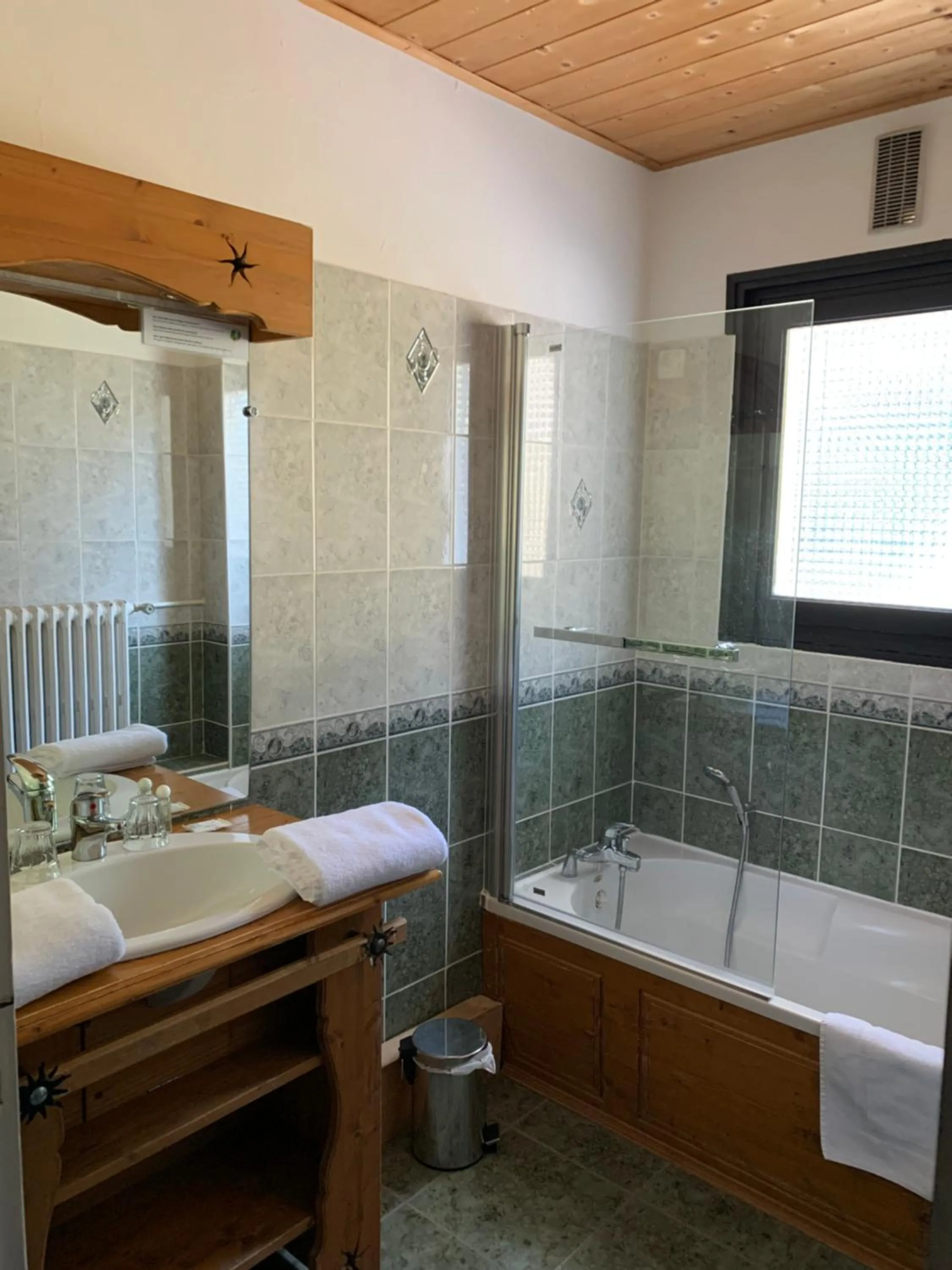 Bathroom in Hotel Le Concorde