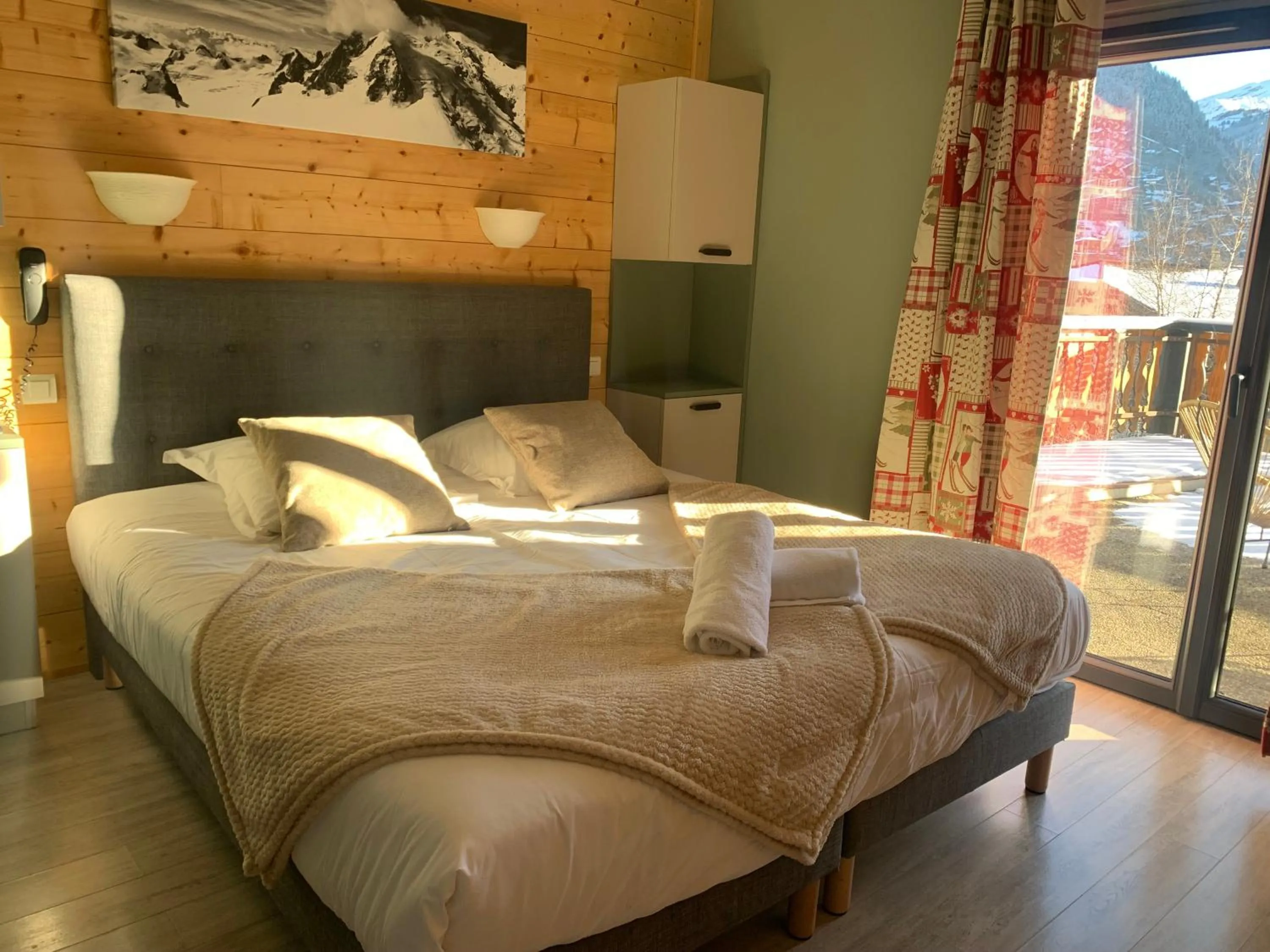 Bed in Hotel Le Concorde