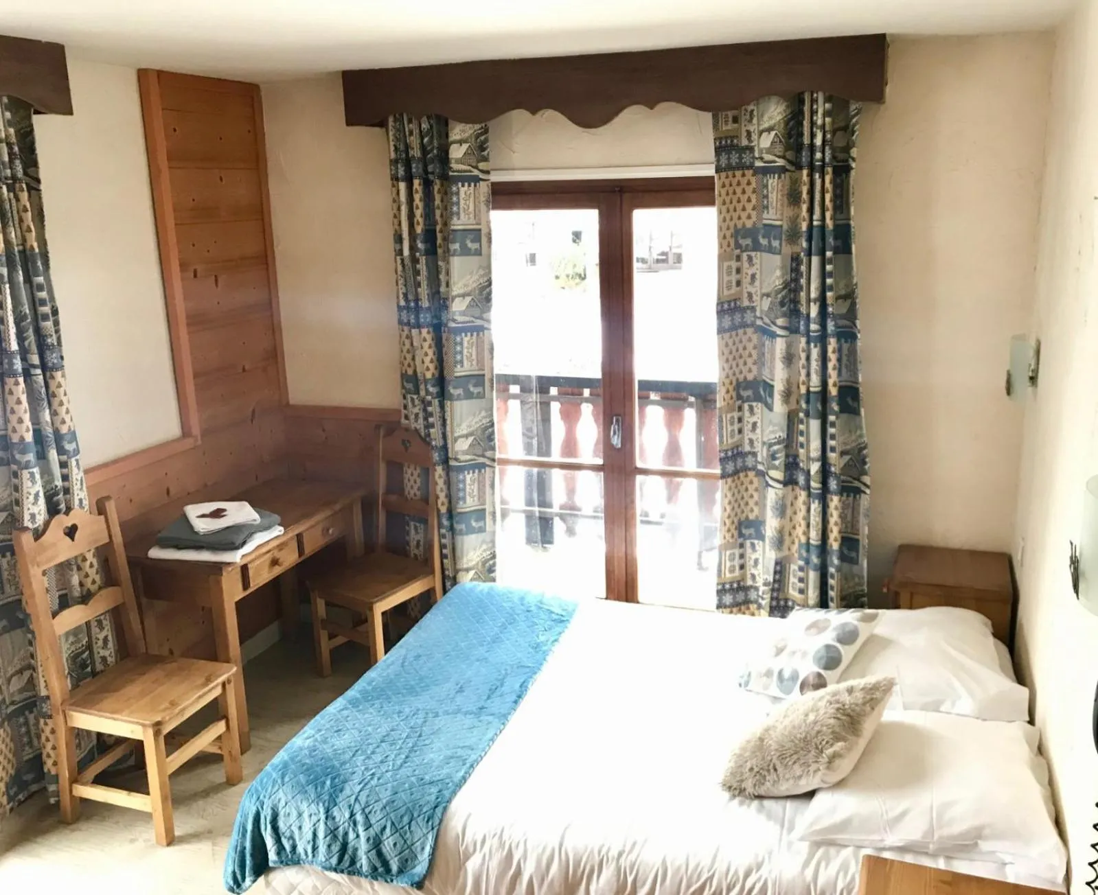 Bed in Hotel Le Concorde