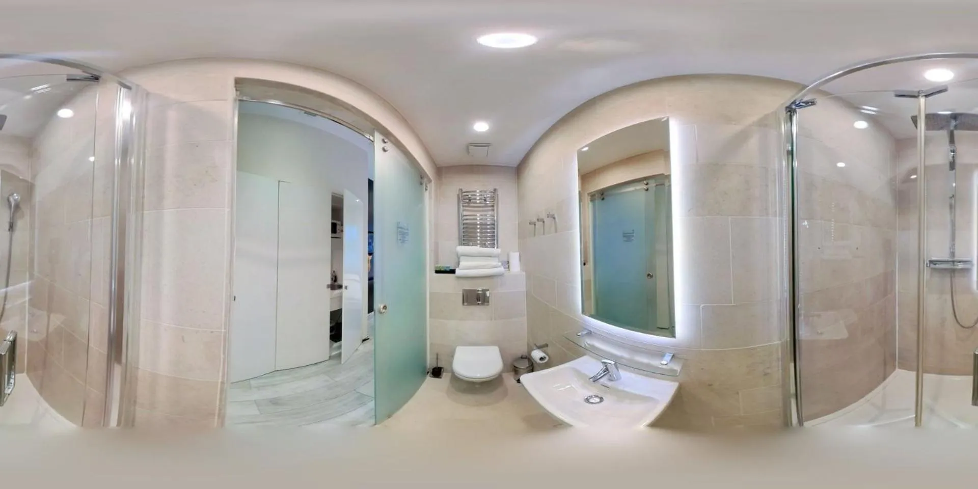 Shower in 39 Studios