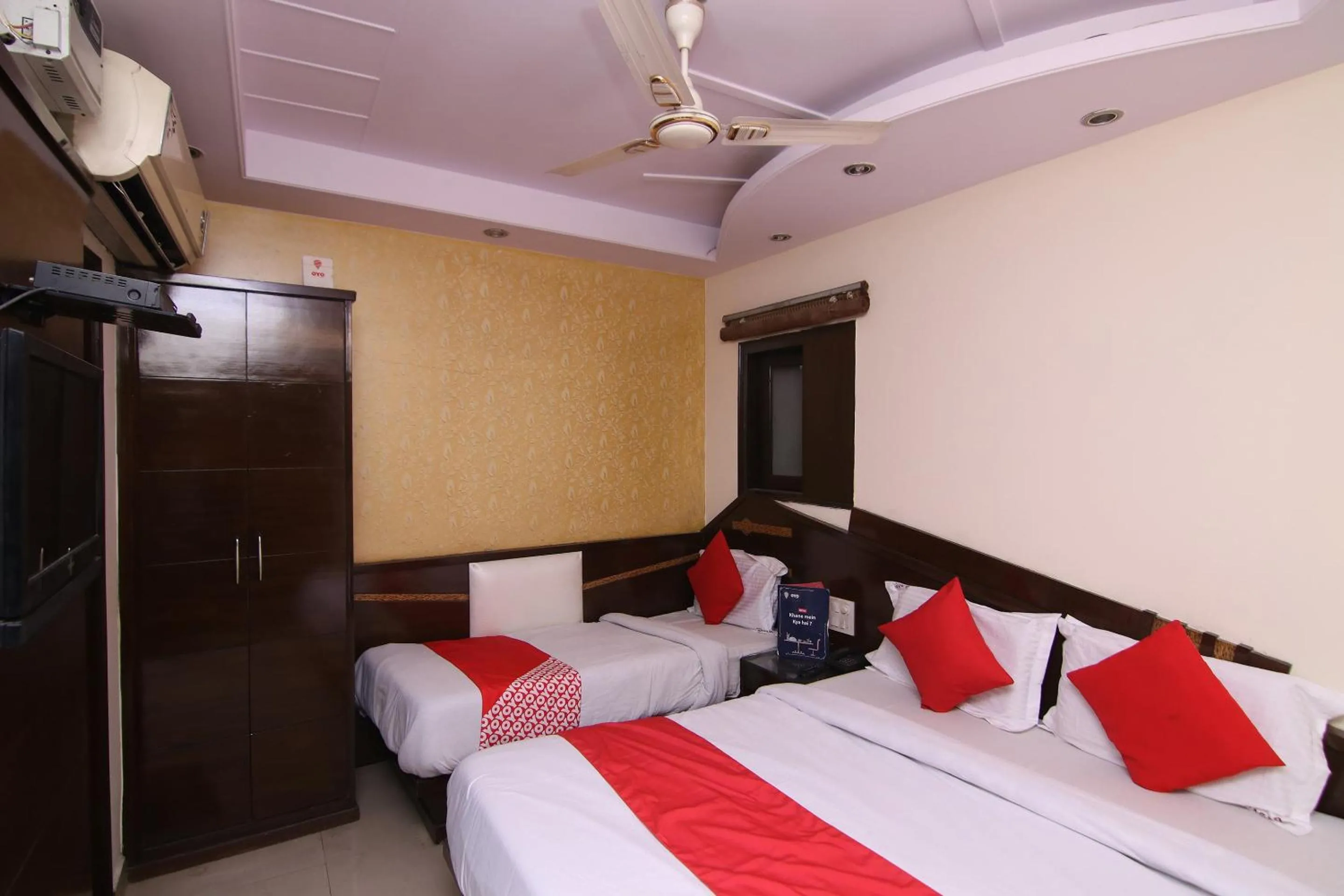 Bedroom, Bed in Hotel O S Deluxe