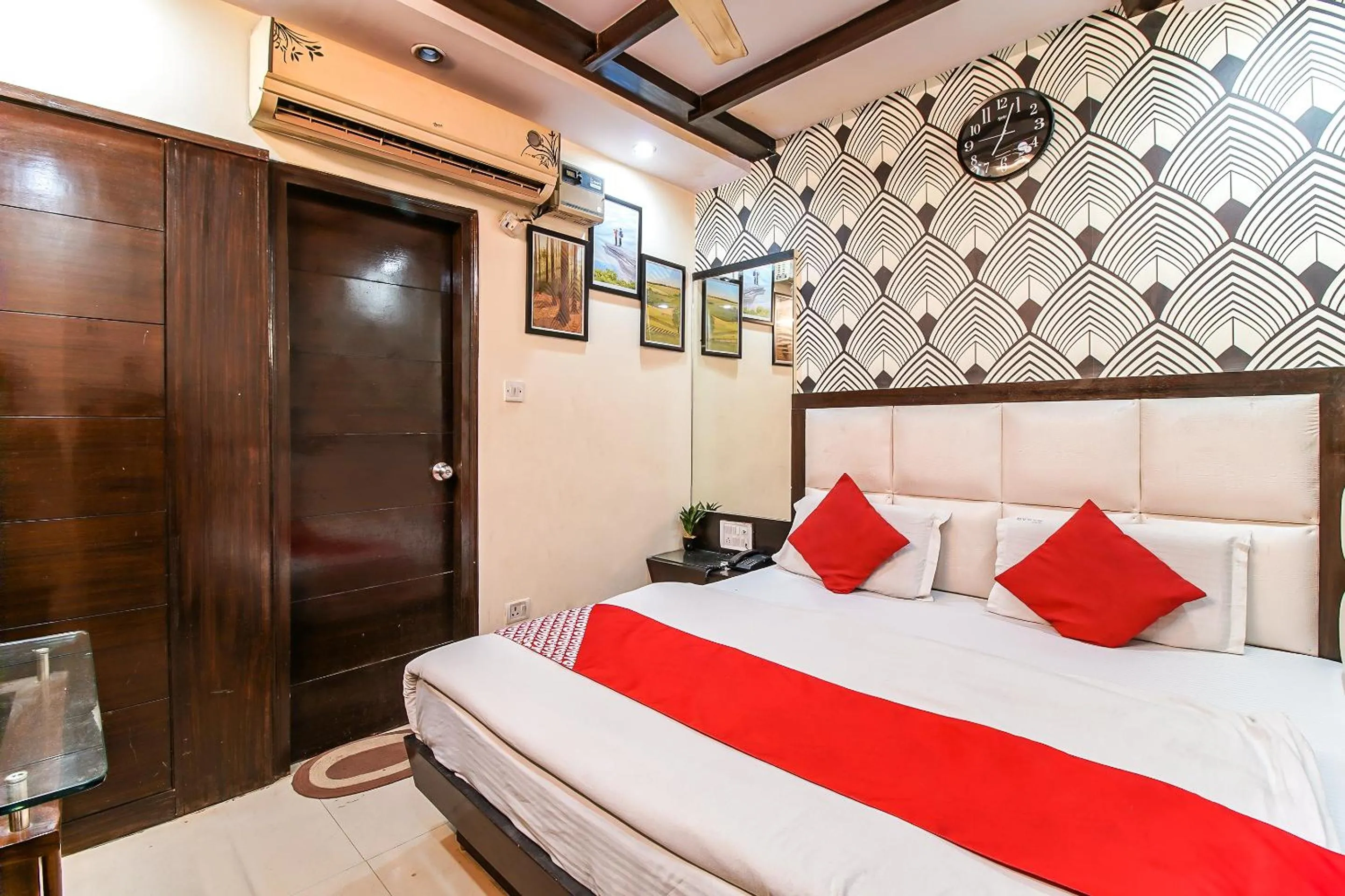 Bedroom, Bed in Hotel O S Deluxe