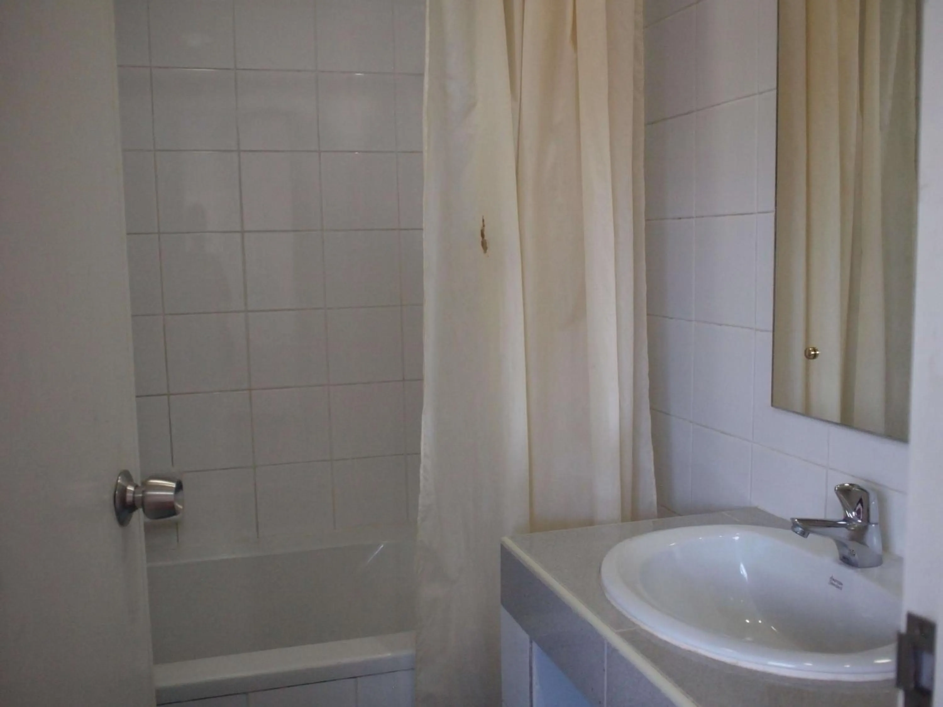 Bathroom in Roongruang Hotel