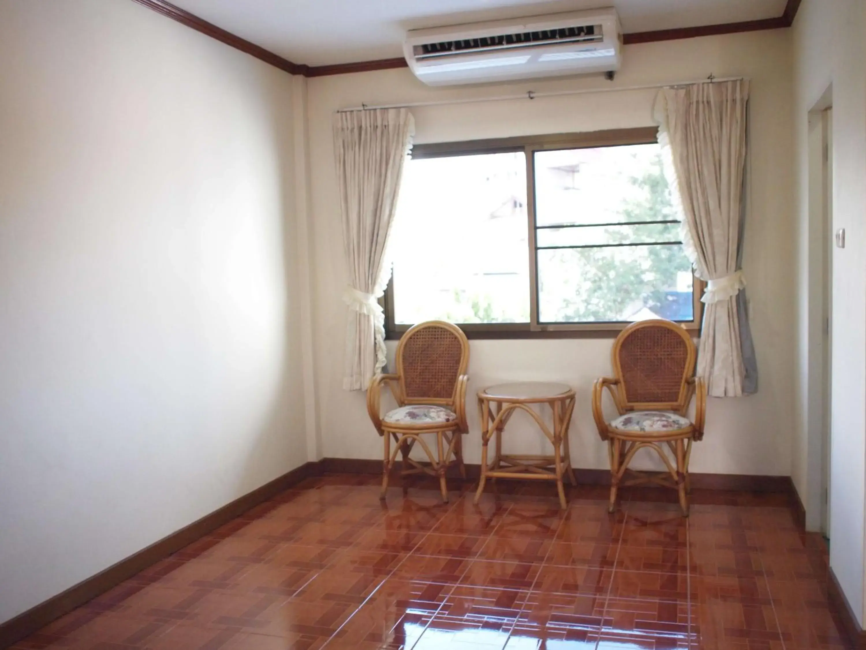 Seating area in Roongruang Hotel Seating area in Roongruang Hotel