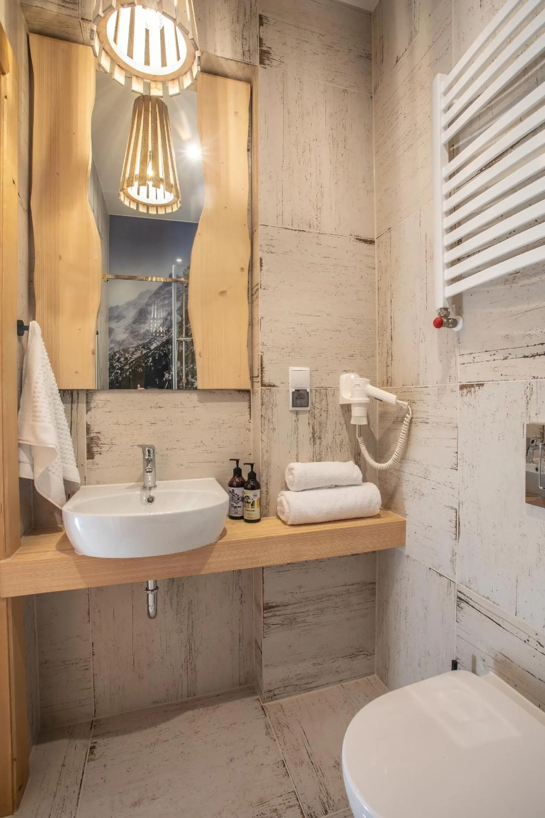 Shower in Niedźwiedzia Residence Garden Sauna