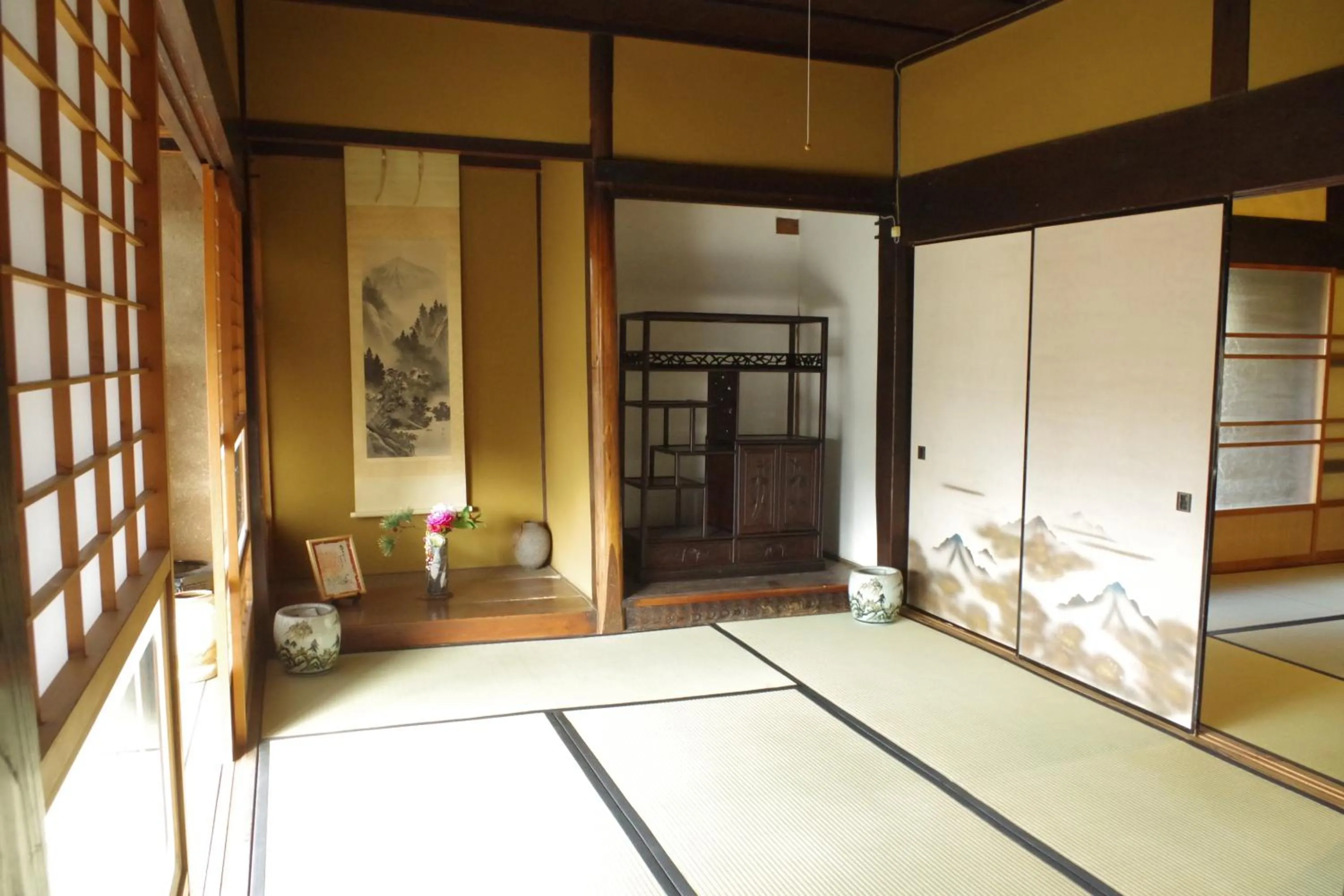 Photo of the whole room in Taraichitei