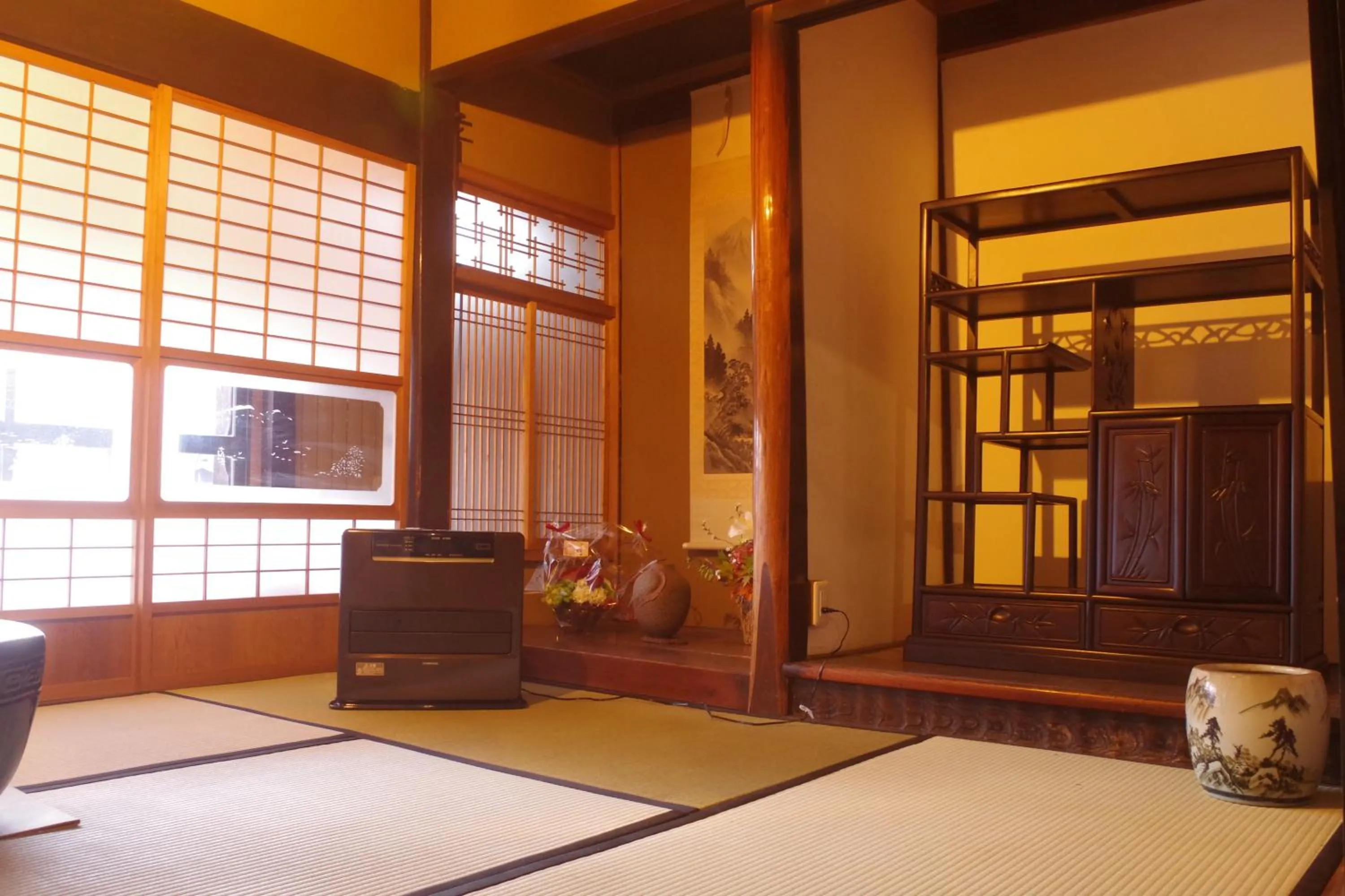 Photo of the whole room, Bed in Taraichitei