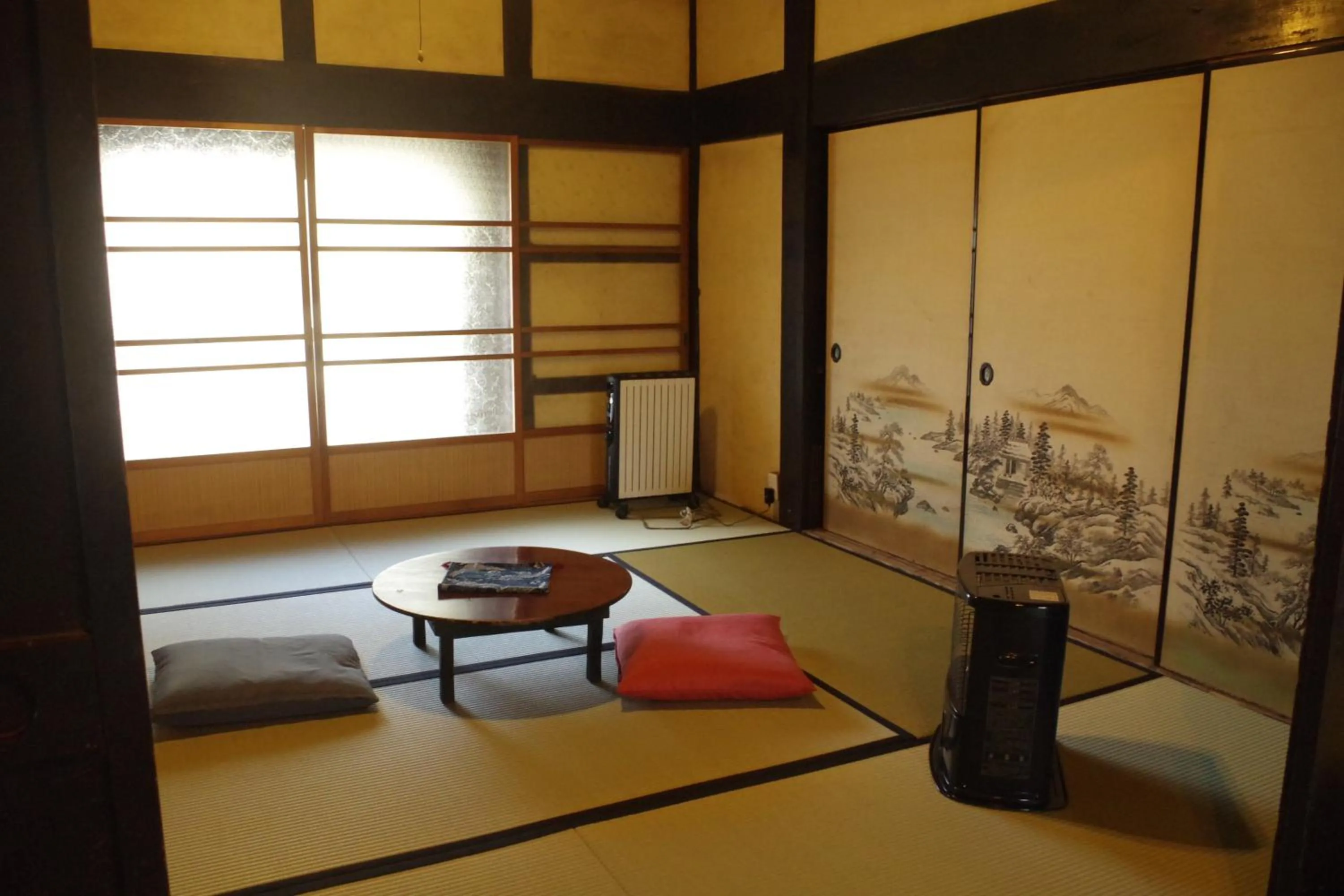 Photo of the whole room, Bed in Taraichitei