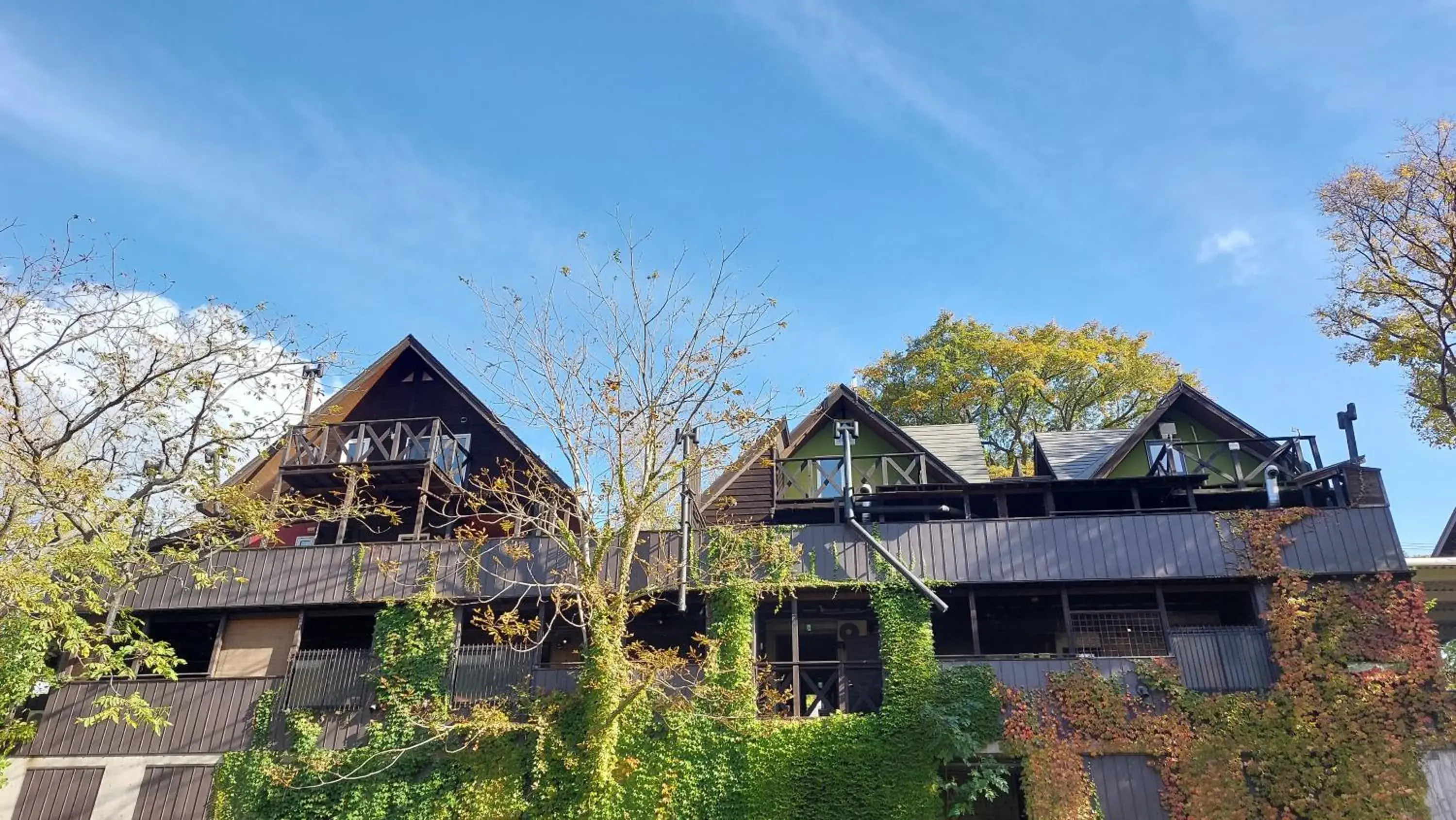 Property building in Winkel Village Property building in Winkel Village