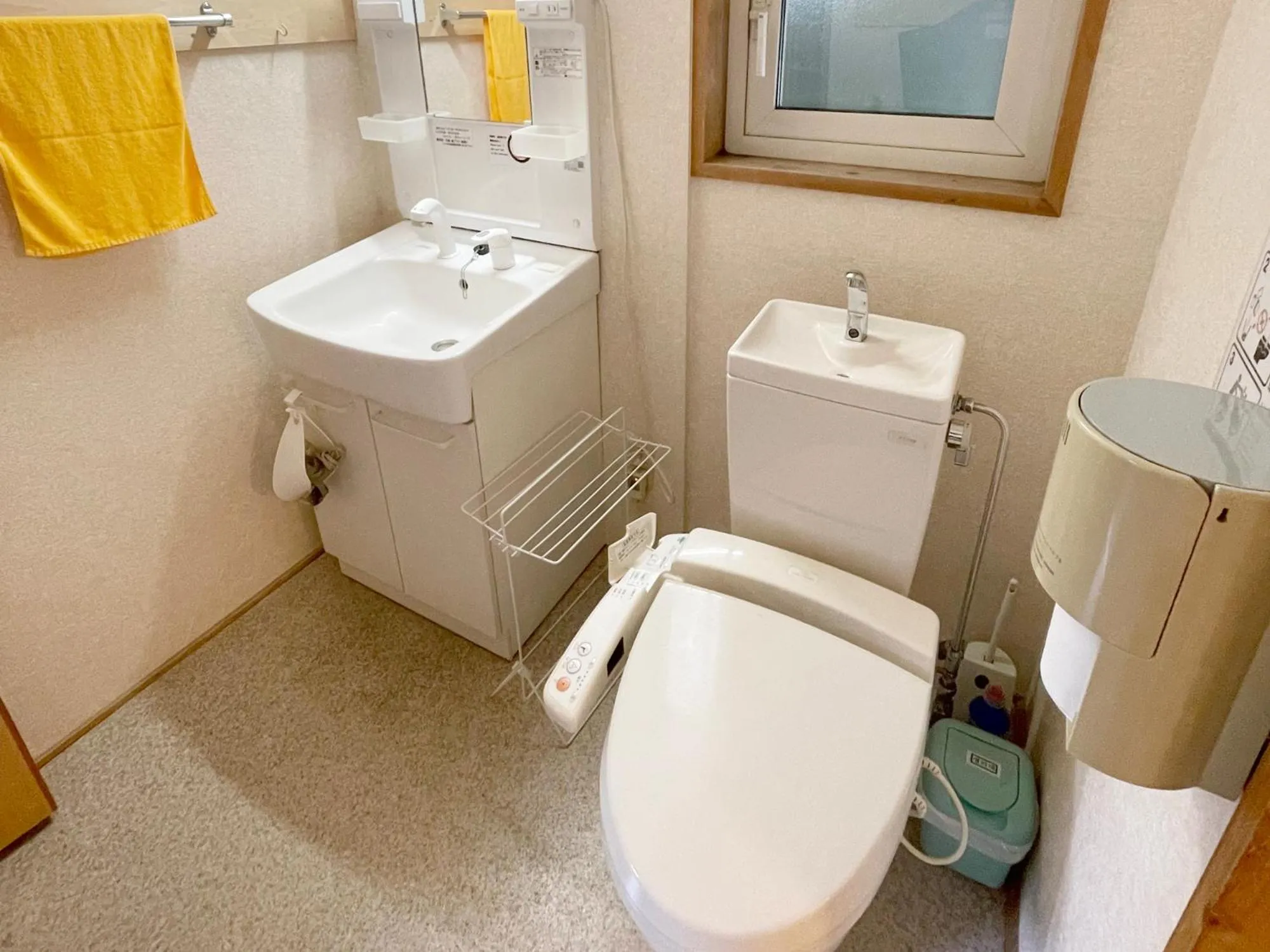 Toilet in Winkel Village