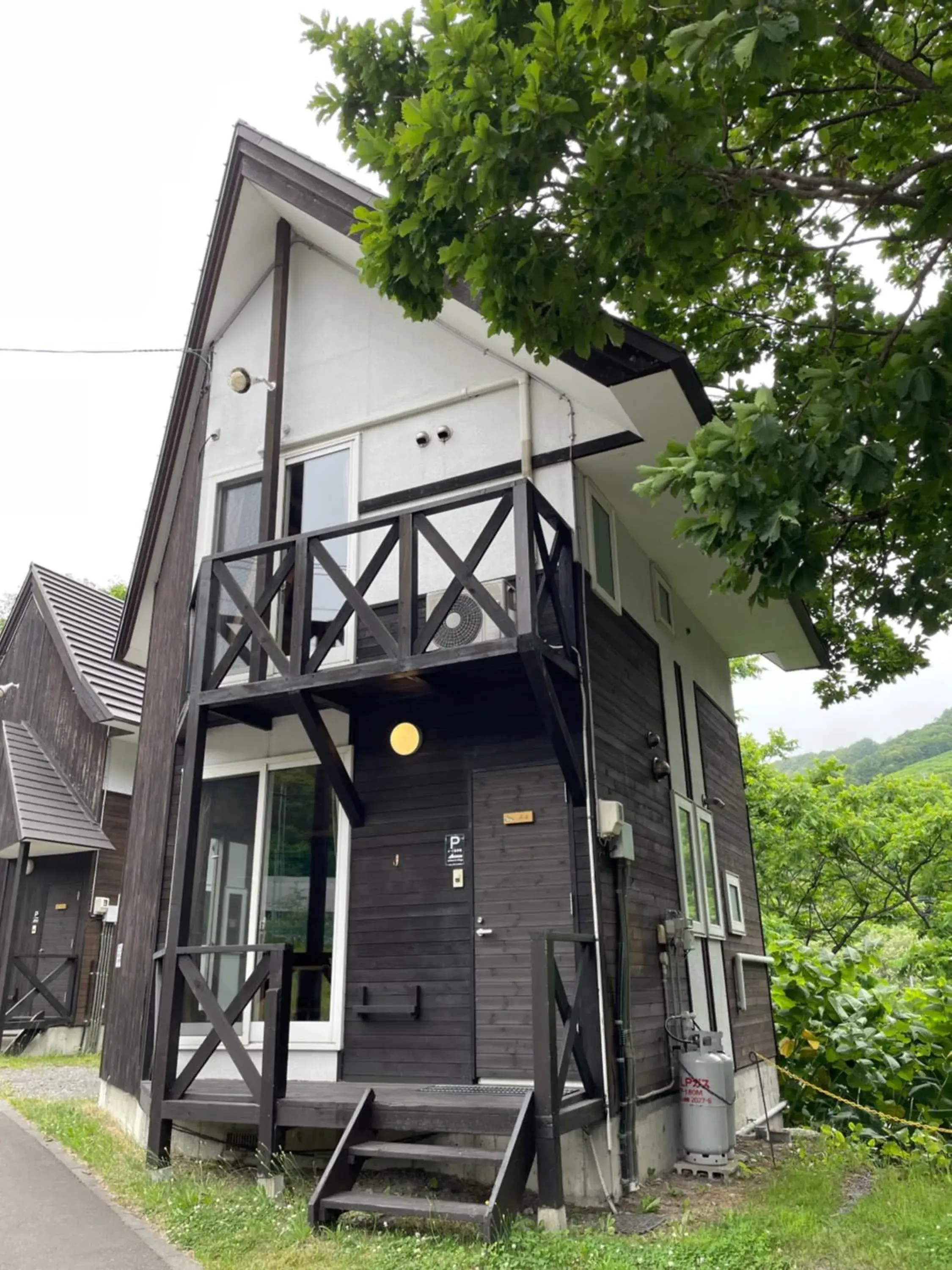 Property building in Winkel Village Property building in Winkel Village