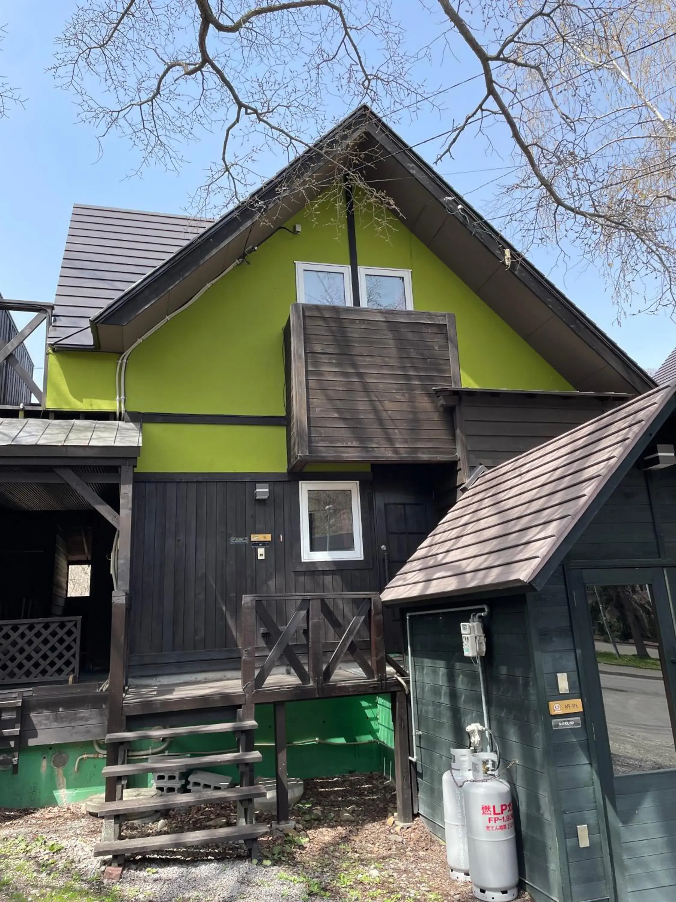 Property building in Winkel Village Property building in Winkel Village