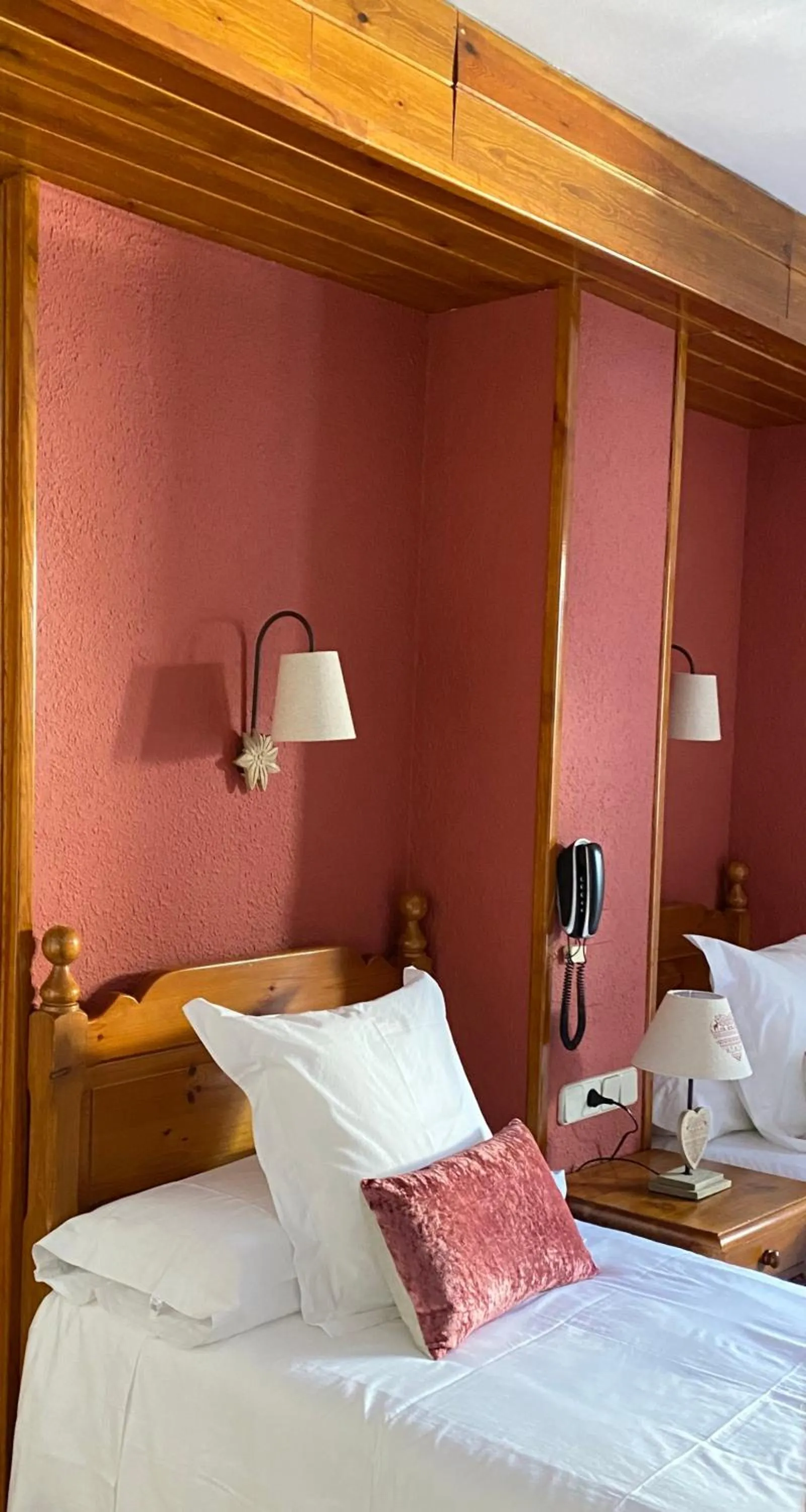 Bedroom, Bed in Hotel La Bonaigua