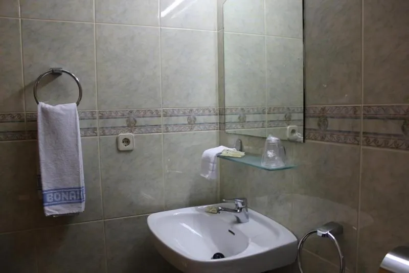 Shower in Hotel La Bonaigua