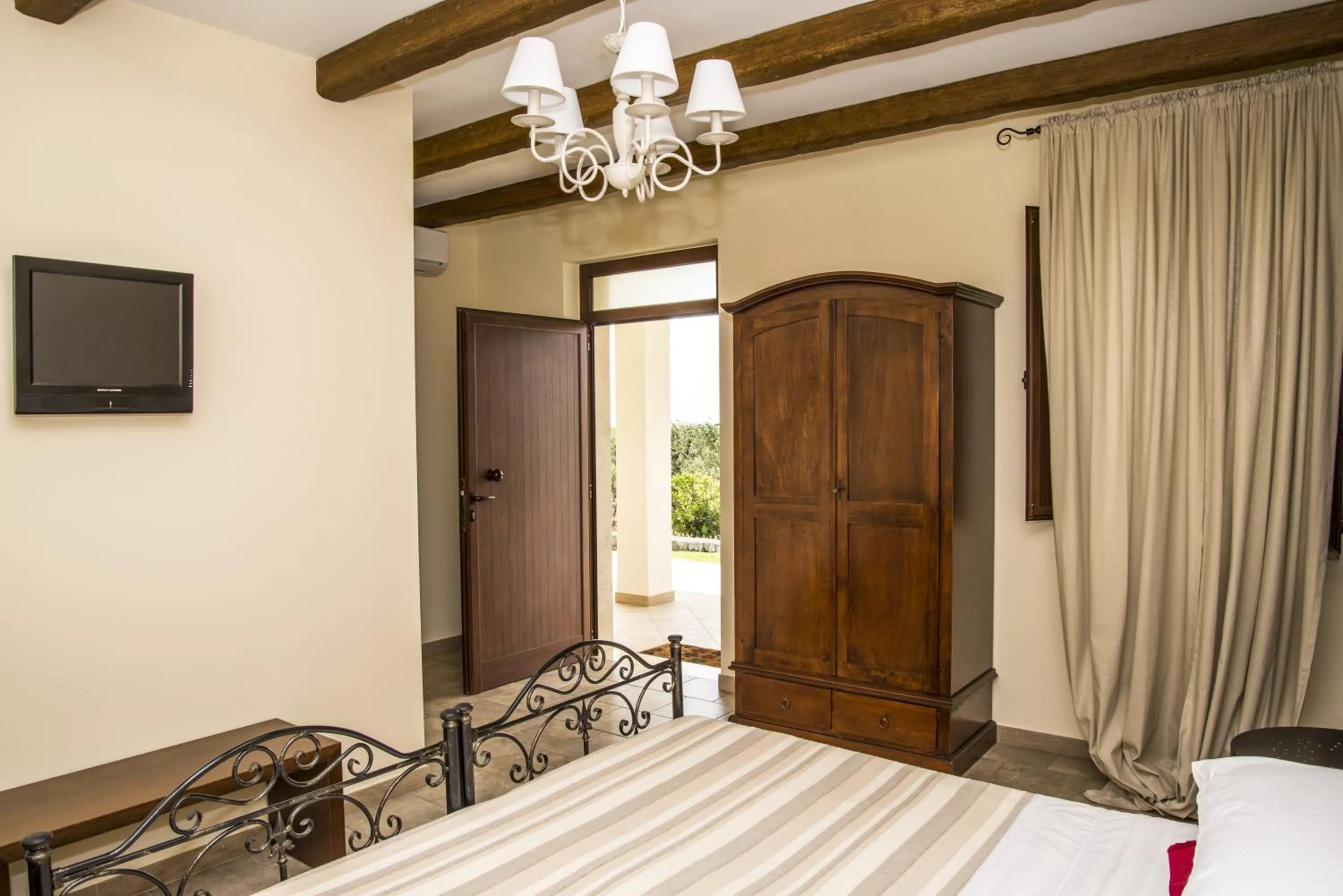 Photo of the whole room, Bed in Masseria Gravelle