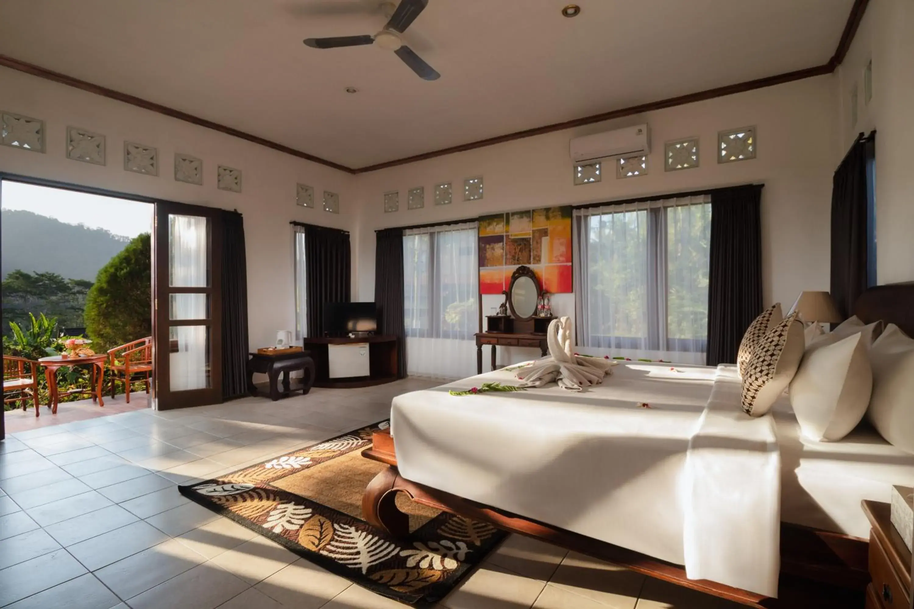 Bed in The Kanjeng Signature Sidemen Bed in The Kanjeng Signature Sidemen