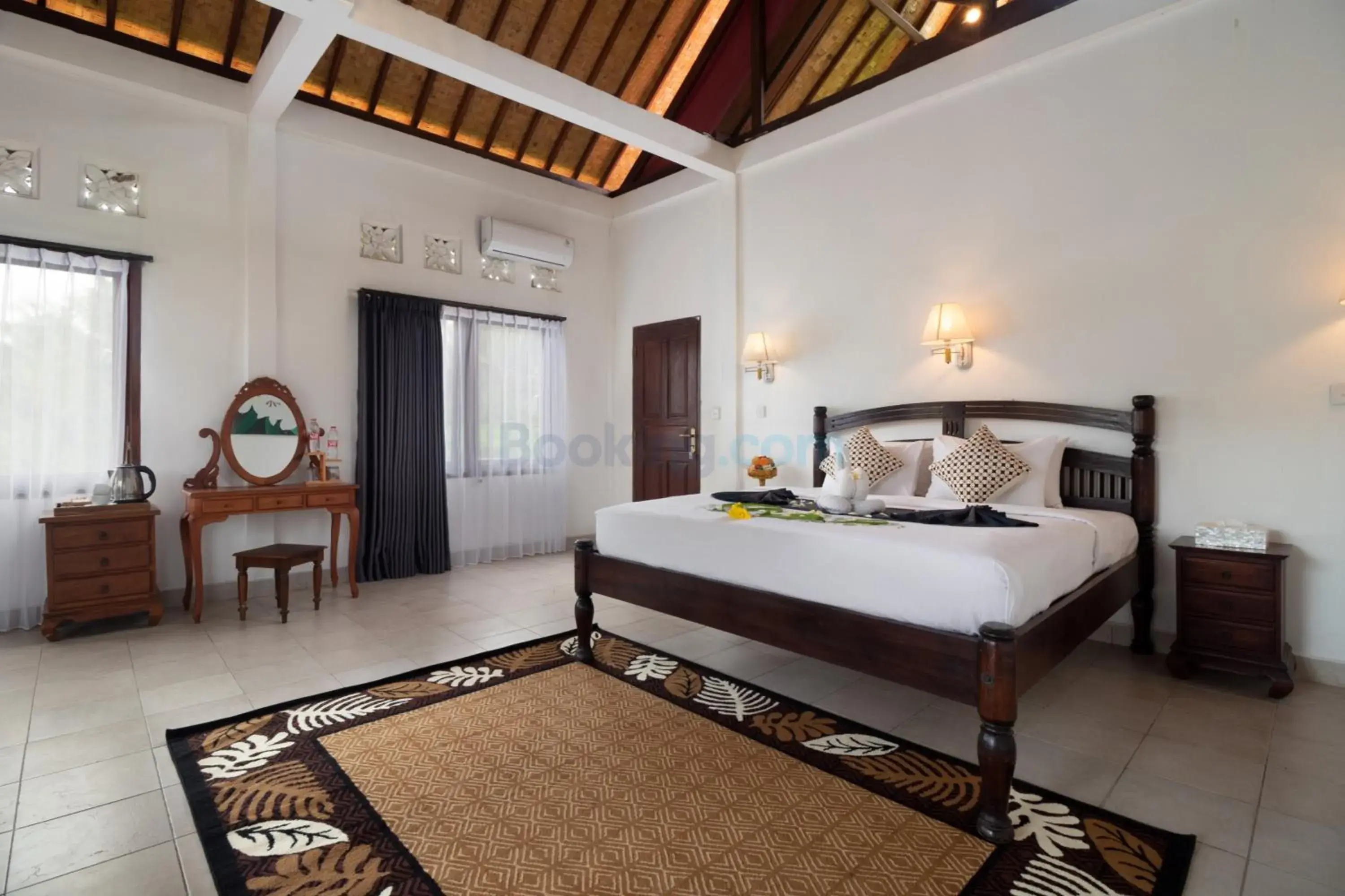 Bed in The Kanjeng Signature Sidemen Bed in The Kanjeng Signature Sidemen