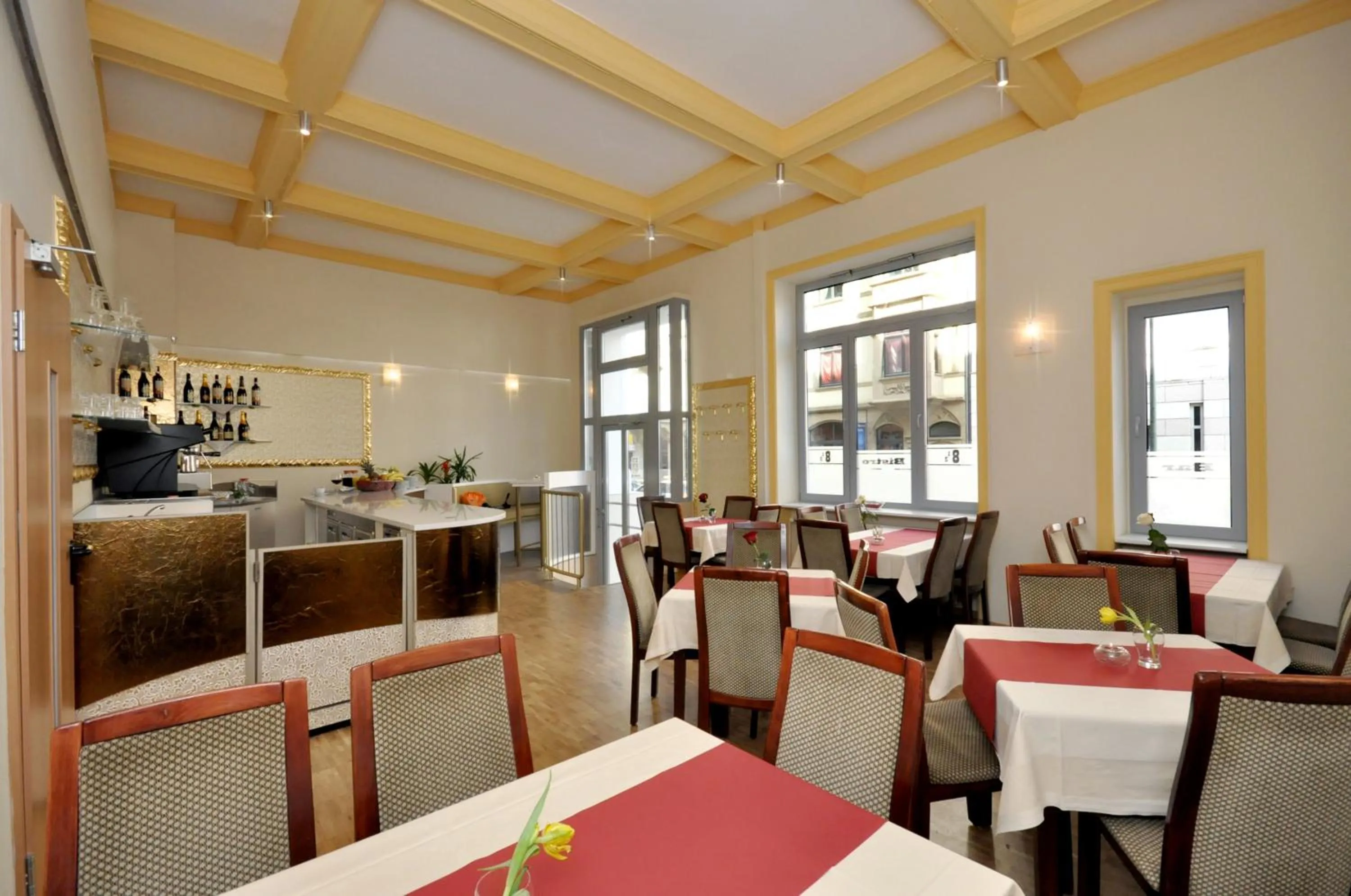 Restaurant/places to eat in Hotel Bova