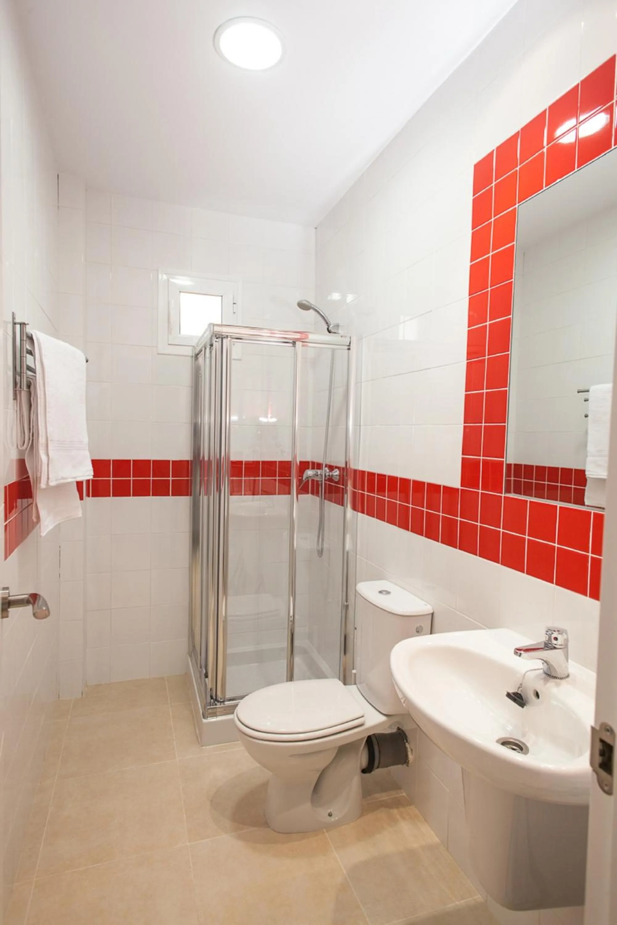 Shower in Reservaloen Plaza del Salvador