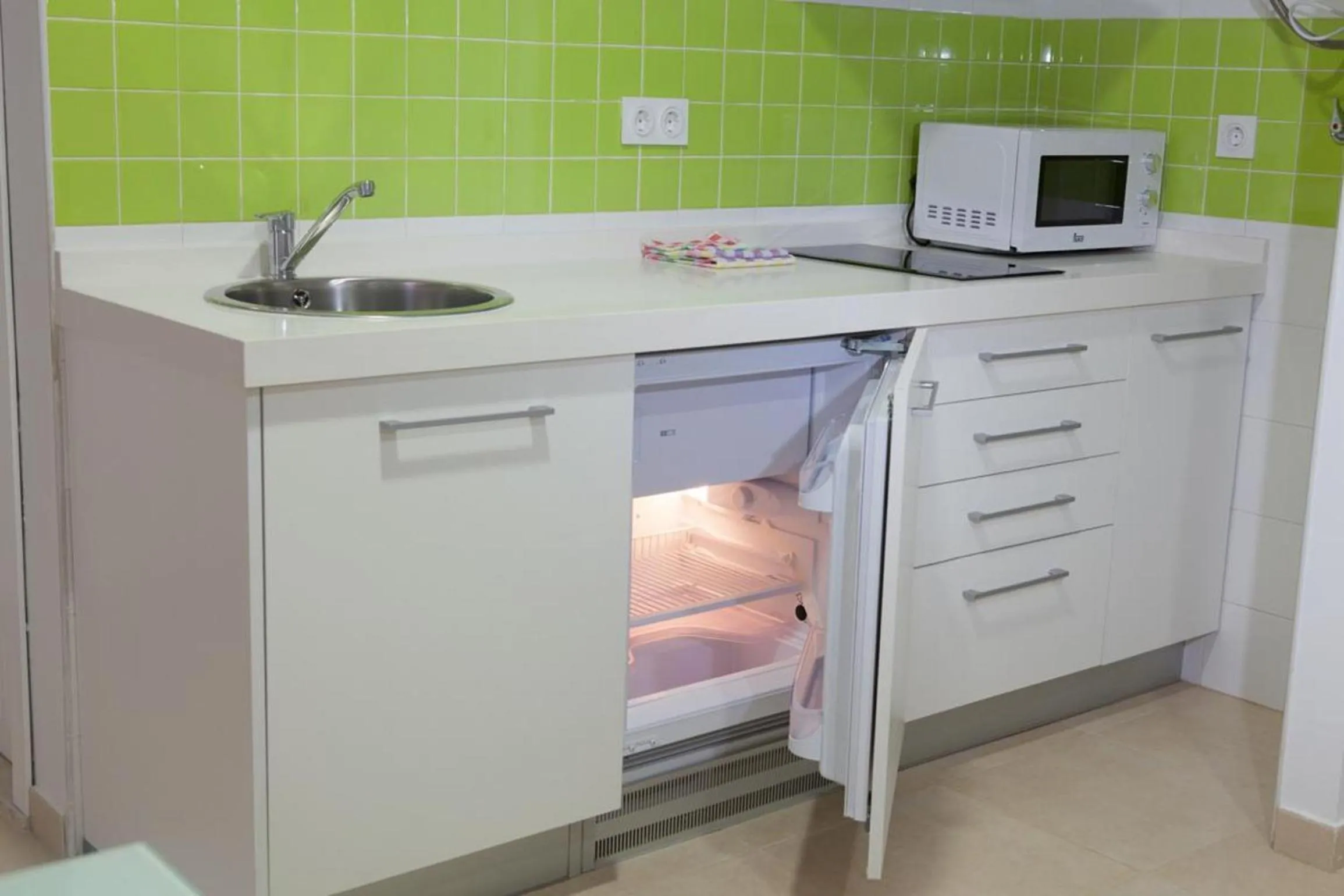 Kitchen or kitchenette, Bed in Reservaloen Plaza del Salvador