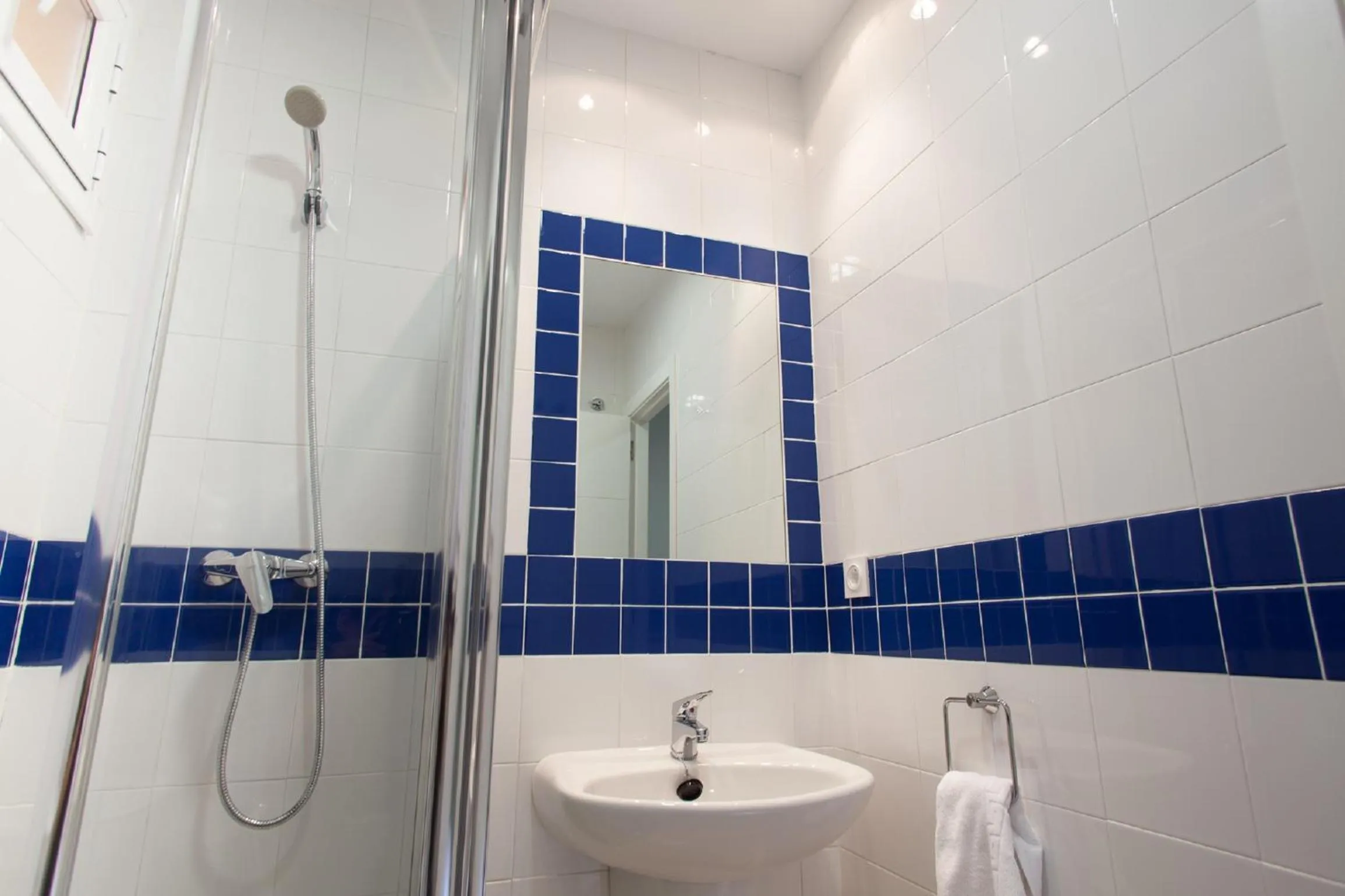 Toilet in Reservaloen Plaza del Salvador