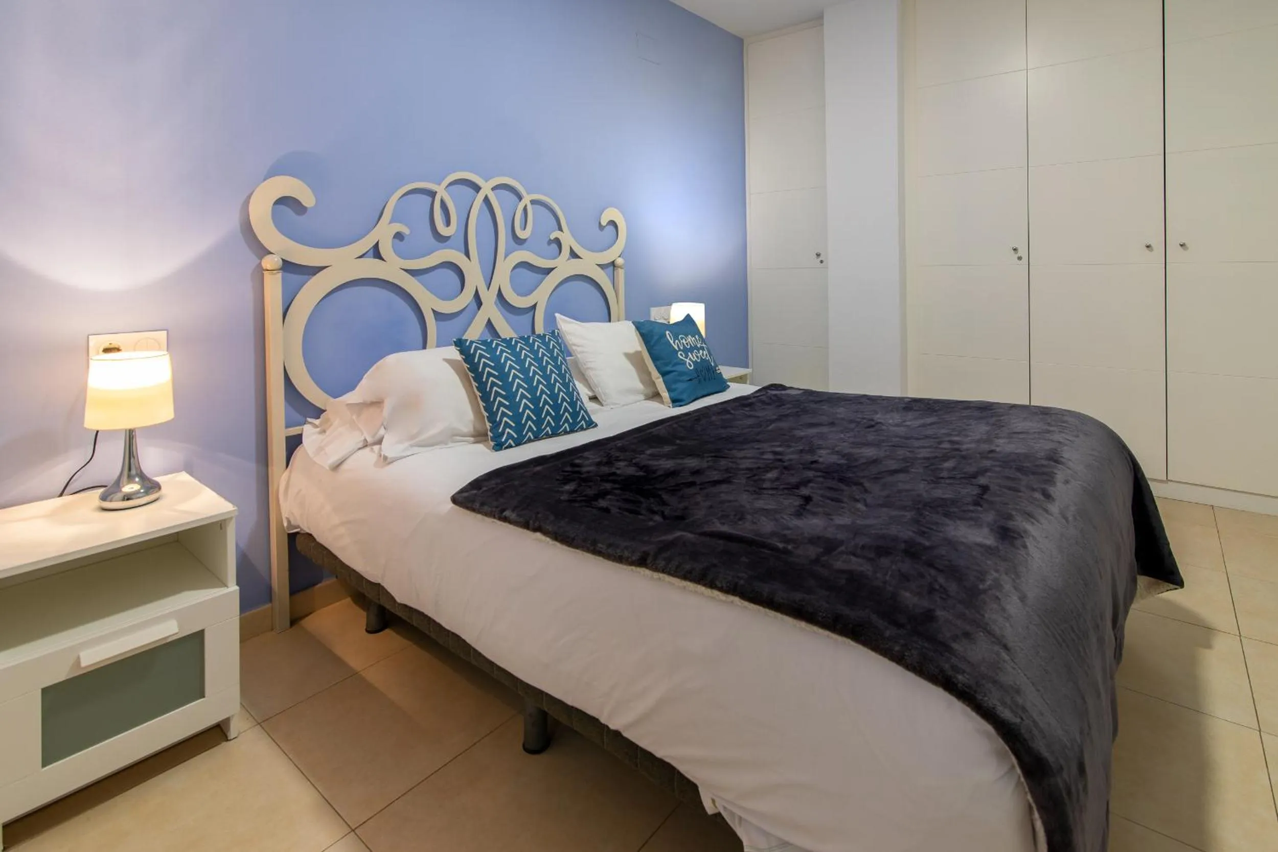 Bedroom, Bed in Reservaloen Plaza del Salvador