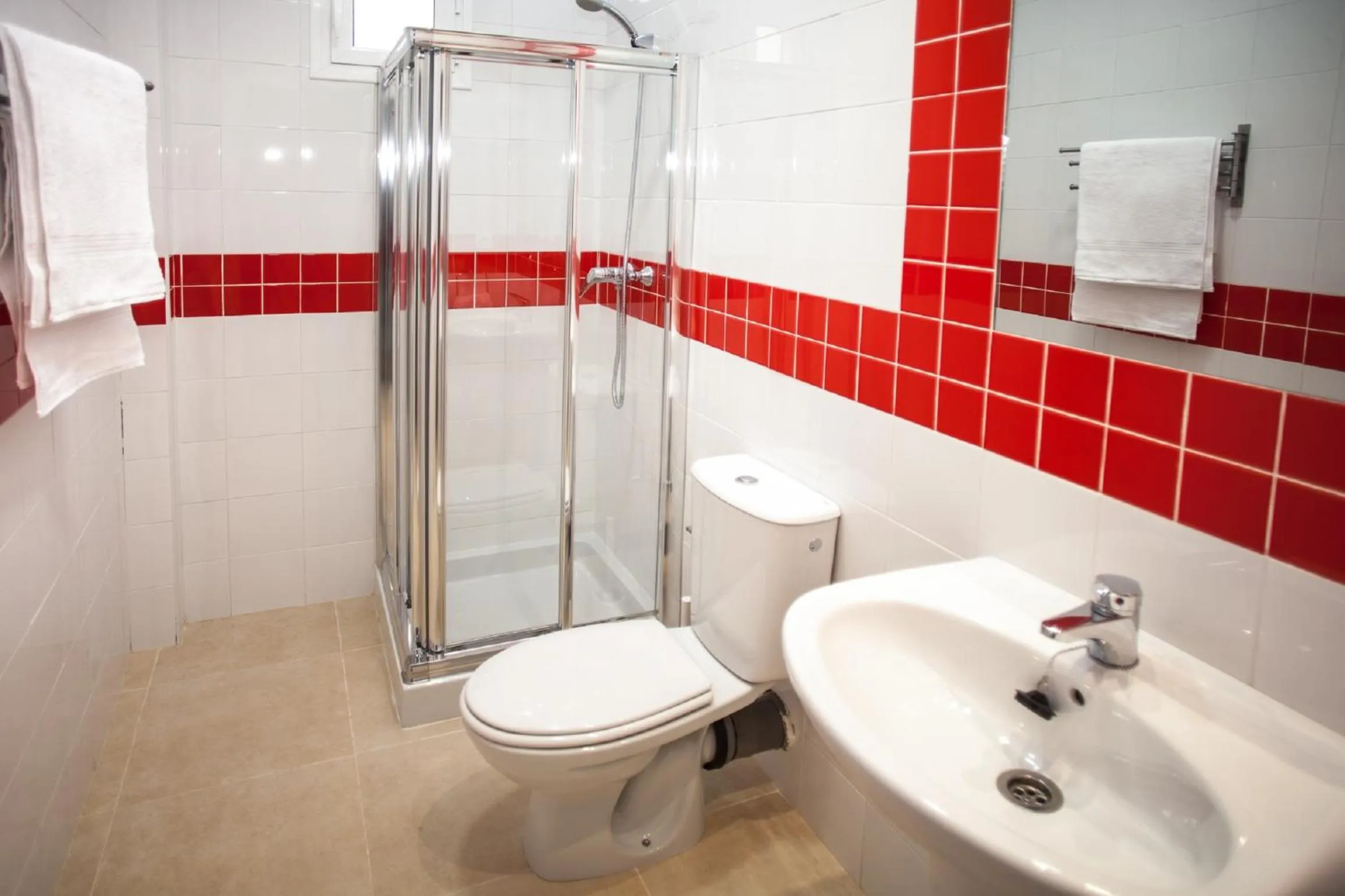 Shower in Reservaloen Plaza del Salvador