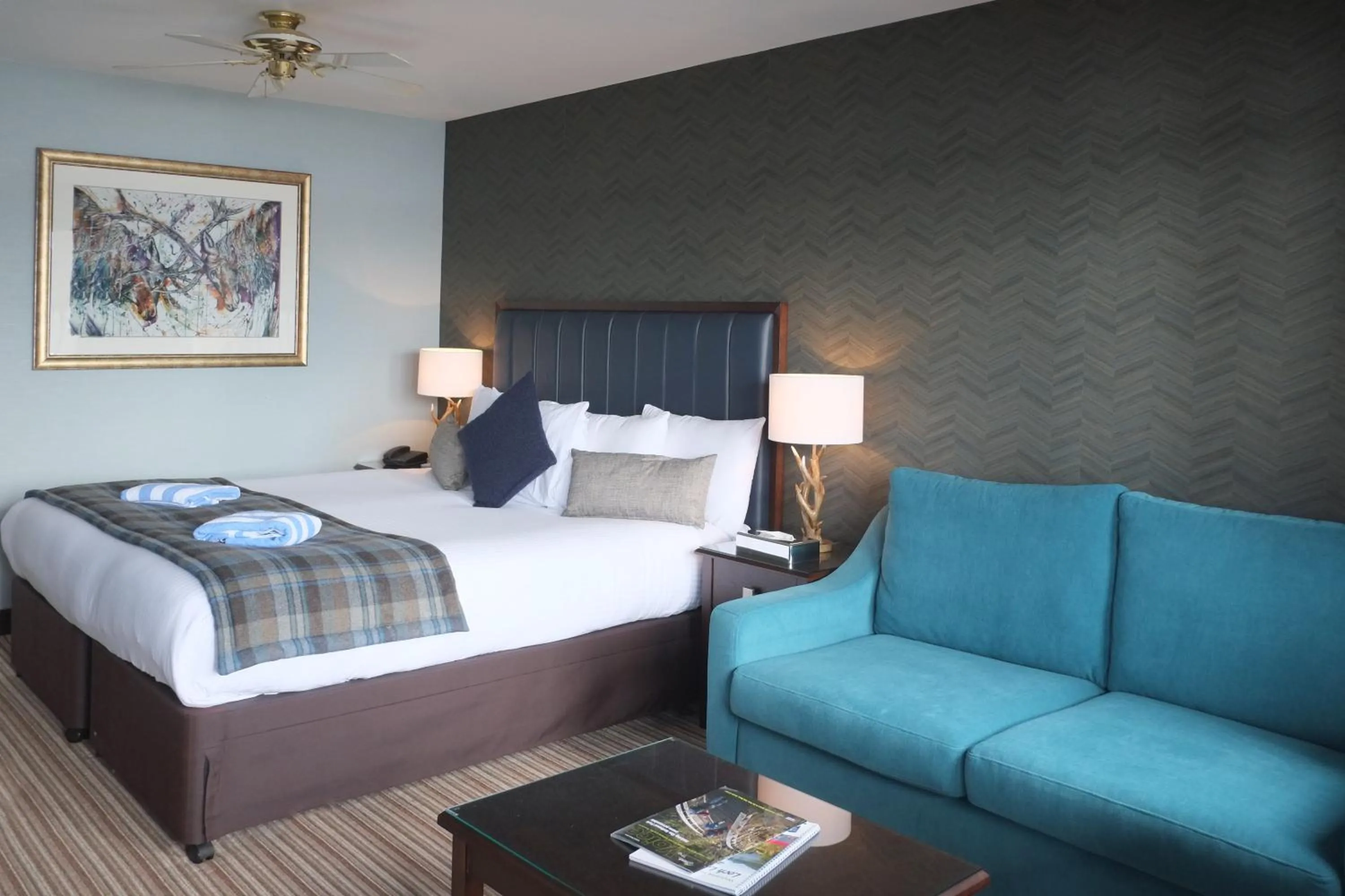 Bedroom, Bed in The Lodge On Loch Lomond Hotel