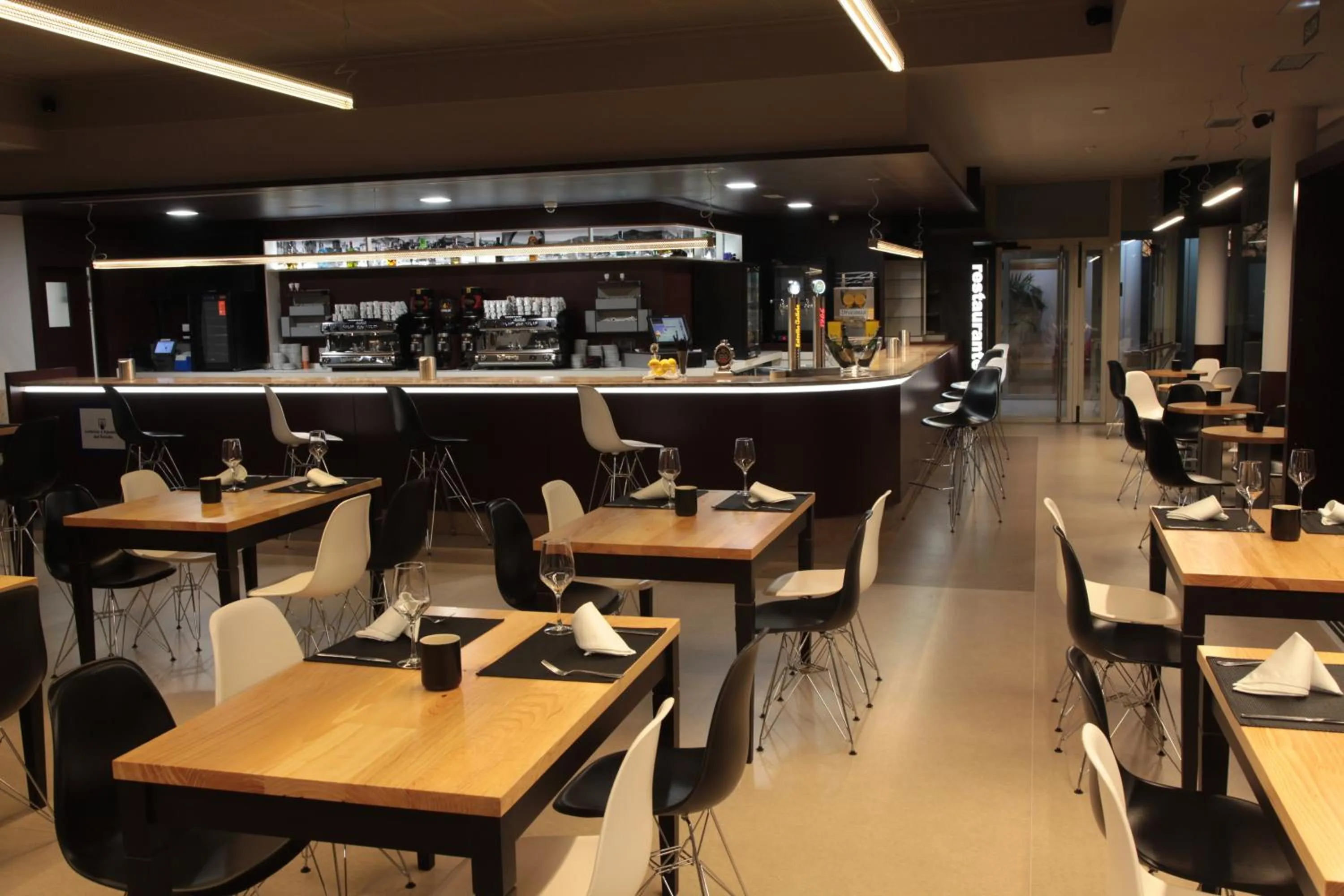 Restaurant/places to eat in Hotel San Cibrao