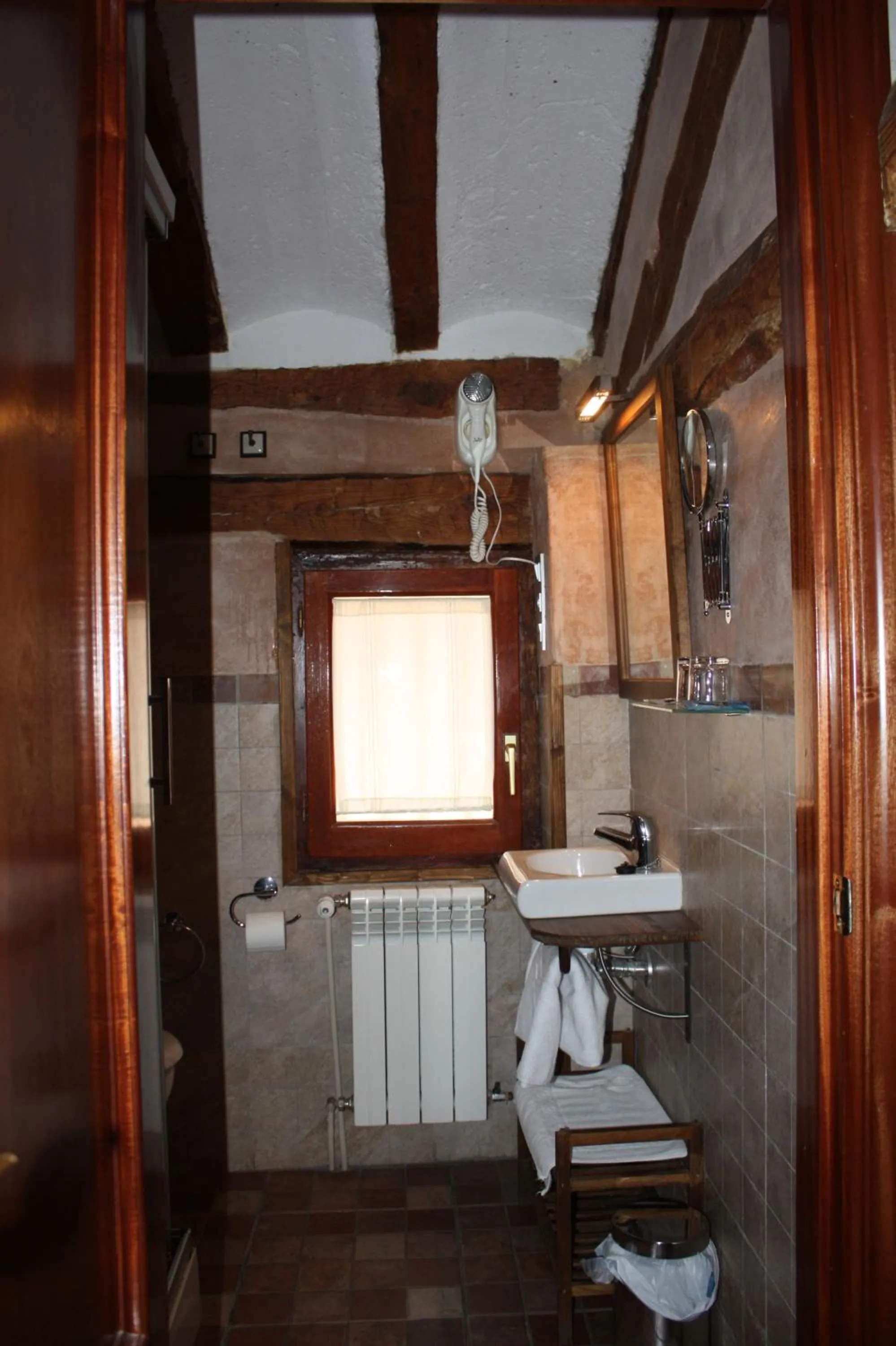 Bathroom in Hotel Mesón del Gallo