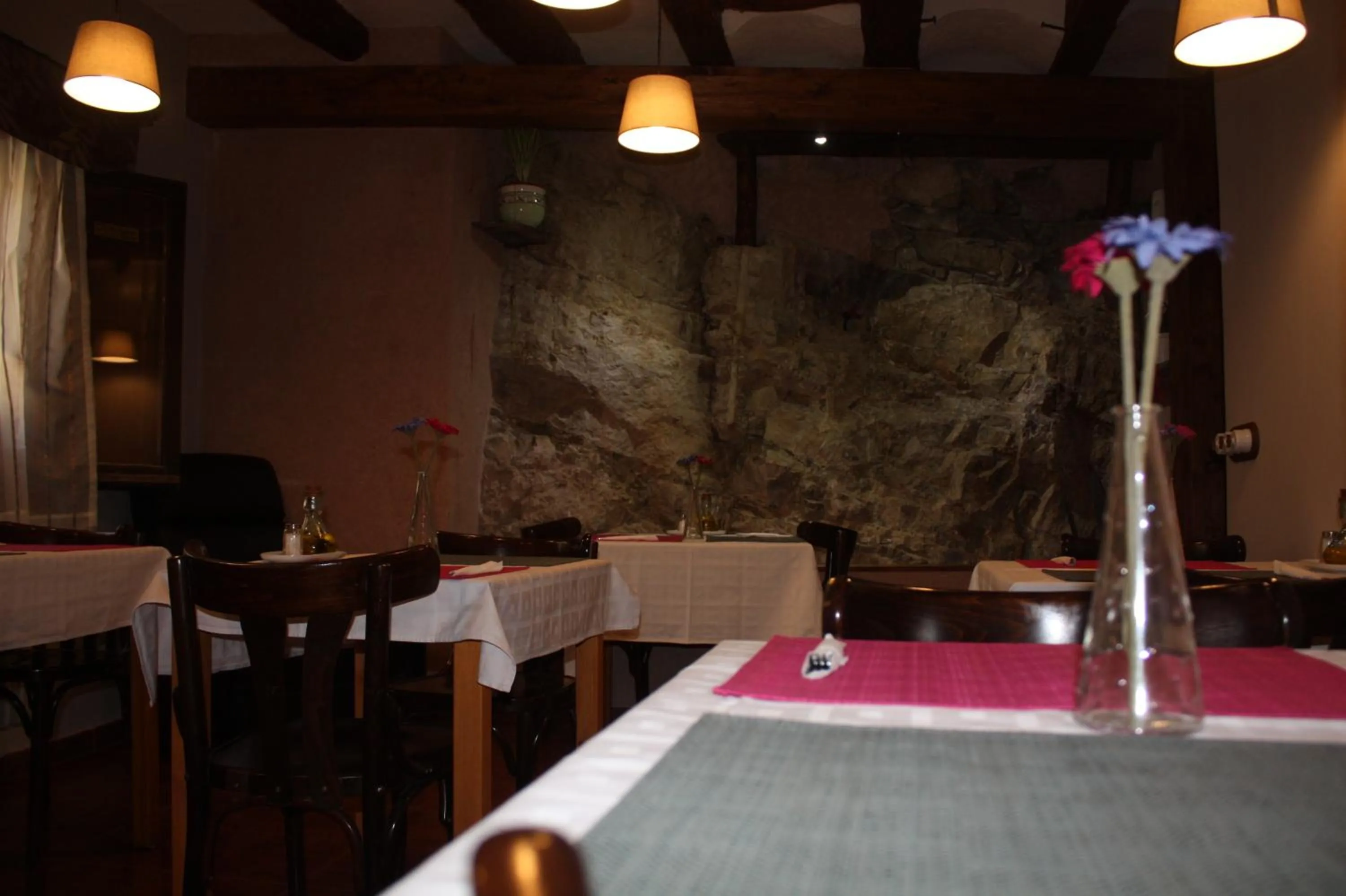 Restaurant/places to eat in Hotel Mesón del Gallo
