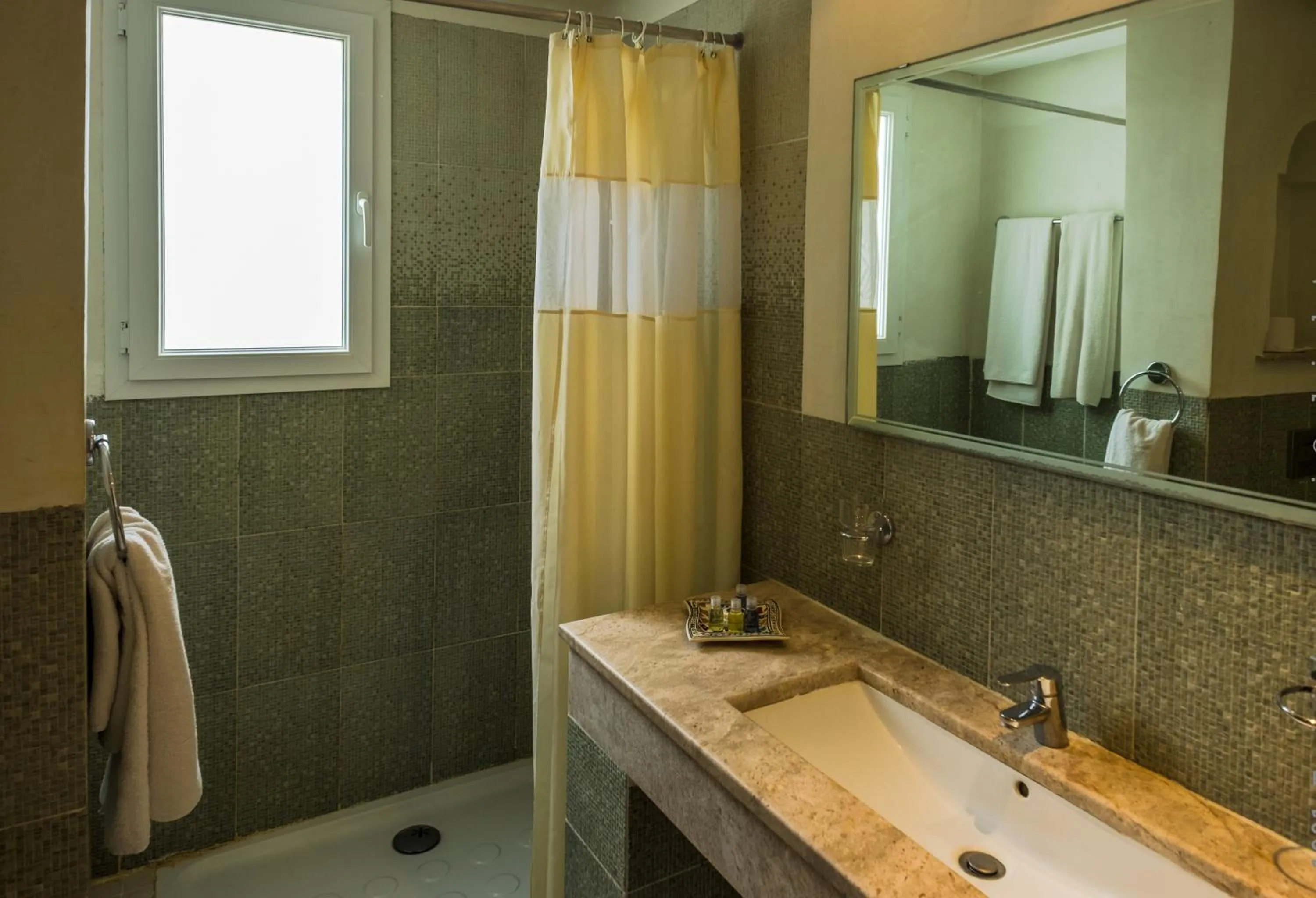 Shower in Les Jardins de Toumana