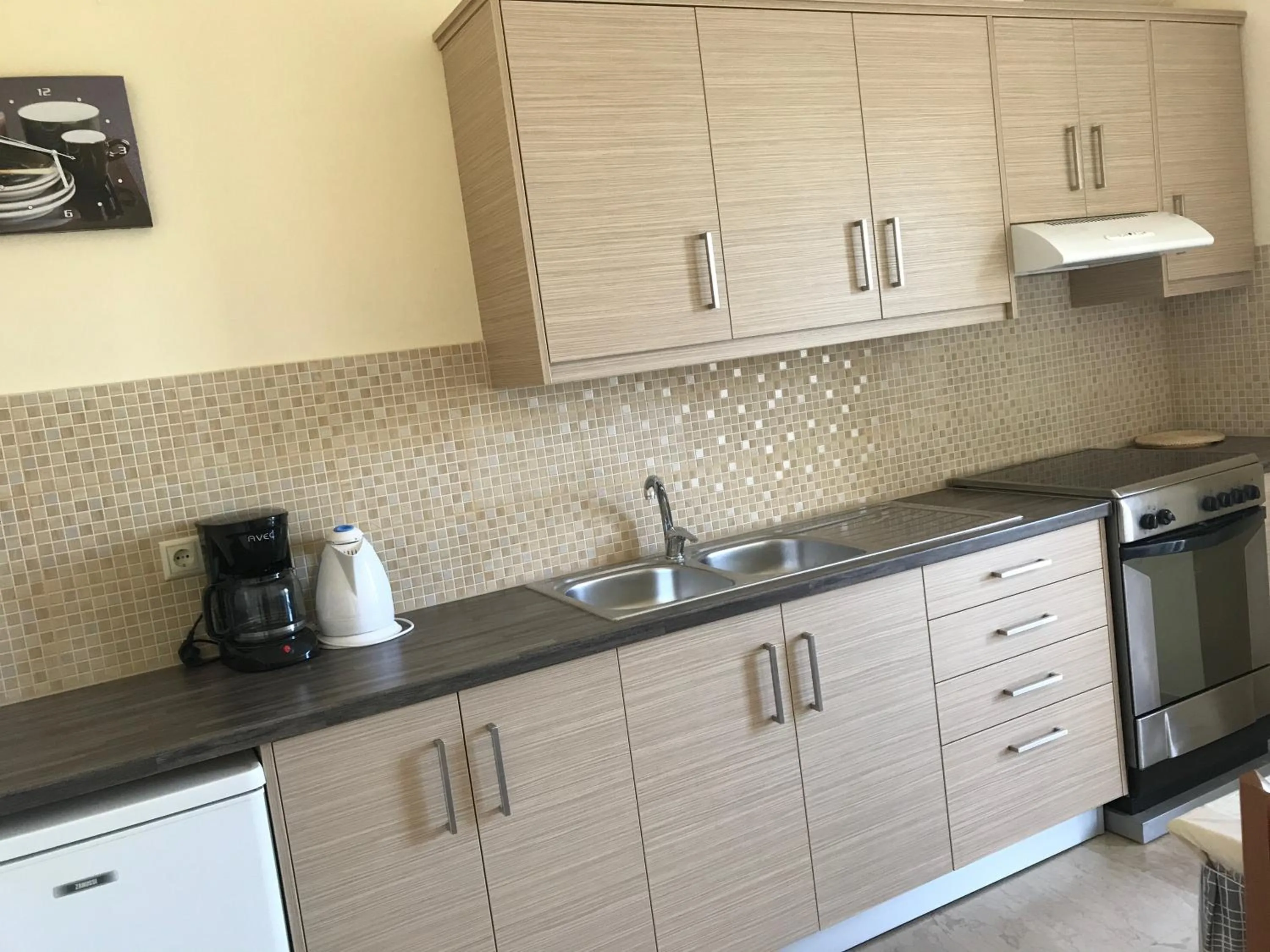 Coffee/tea facilities in Neapolis Apartments