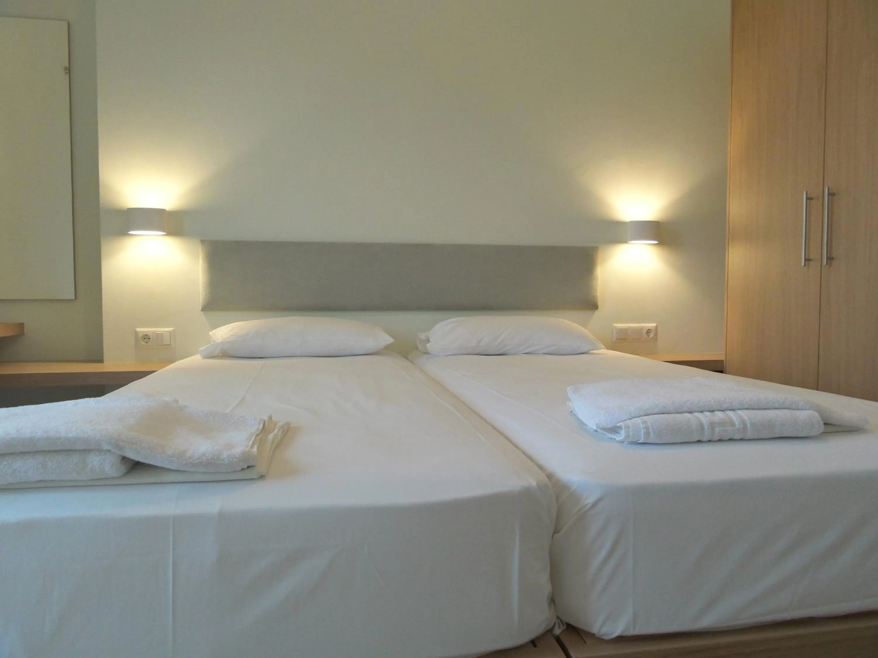 Bedroom, Bed in Neapolis Apartments