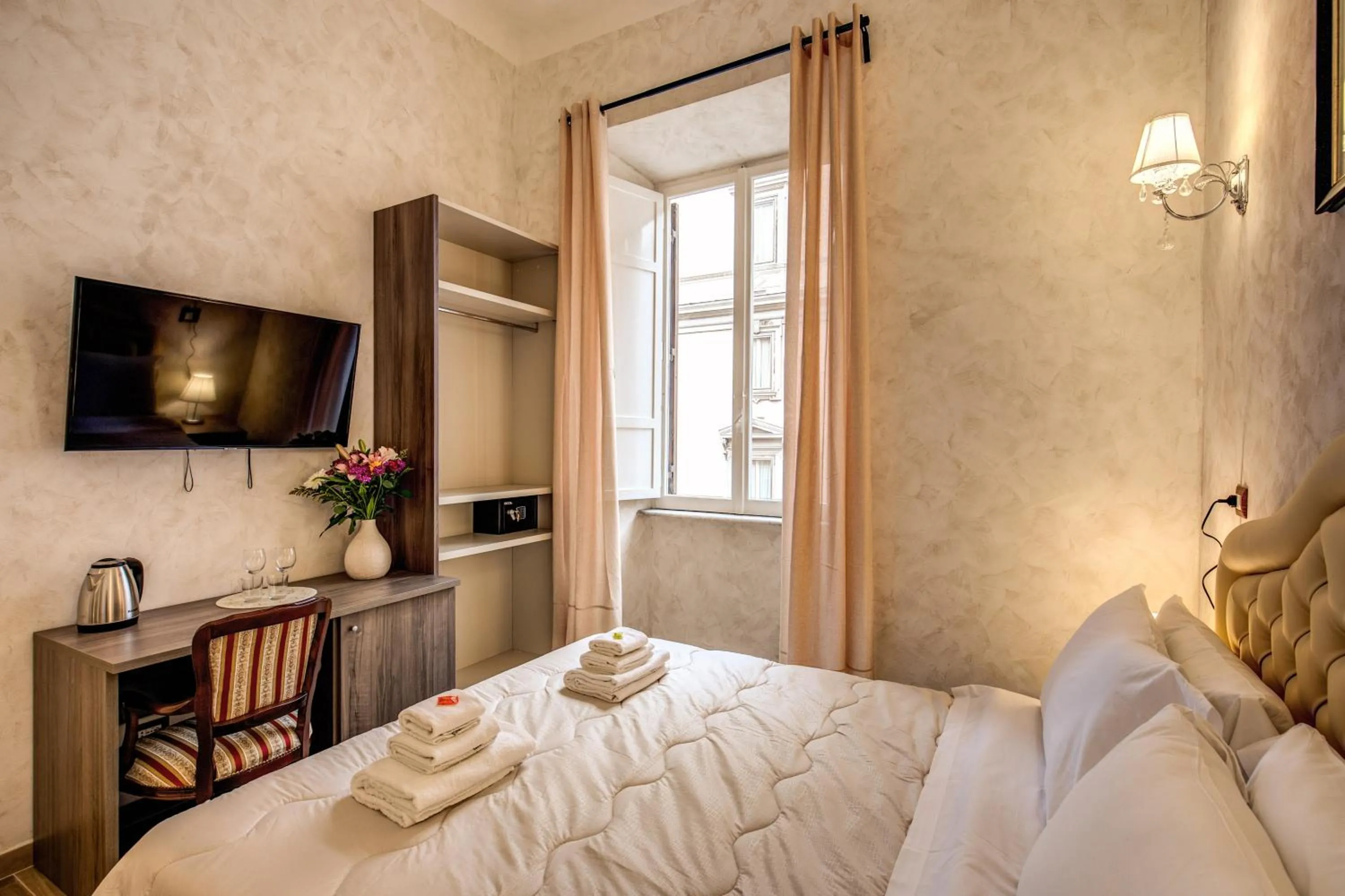 Bed in AMICI GUESTHOUSE