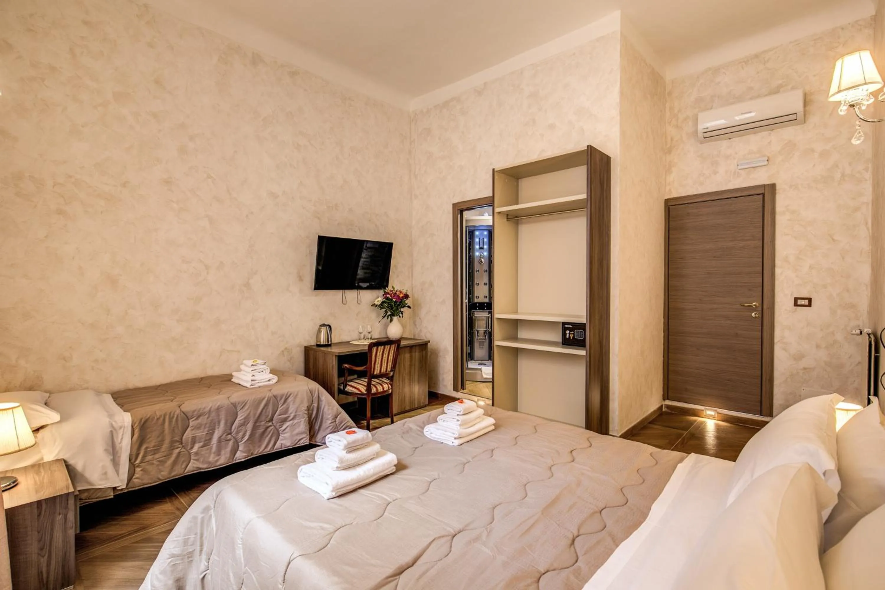 Bed in AMICI GUESTHOUSE