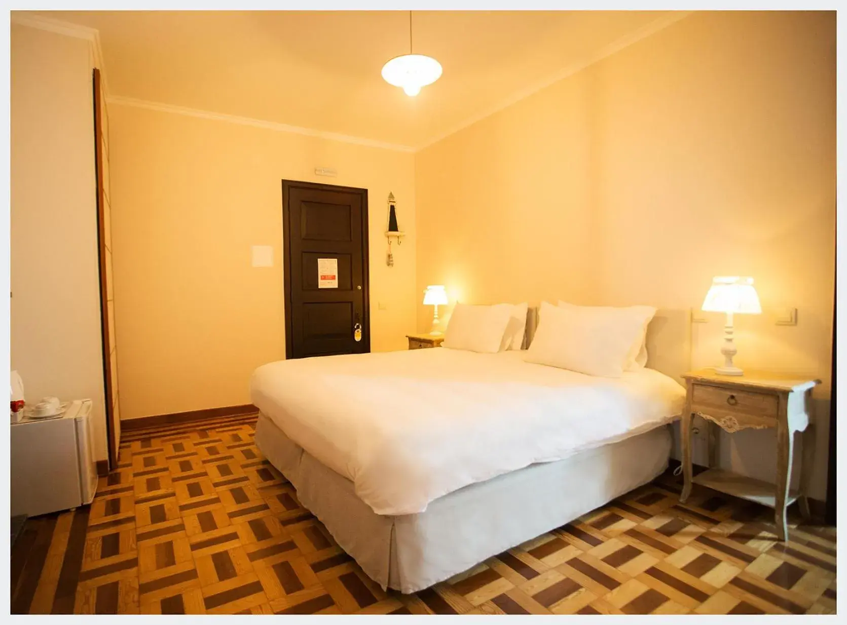 Night, Bed in Senhor Gigi Night, Bed in Senhor Gigi