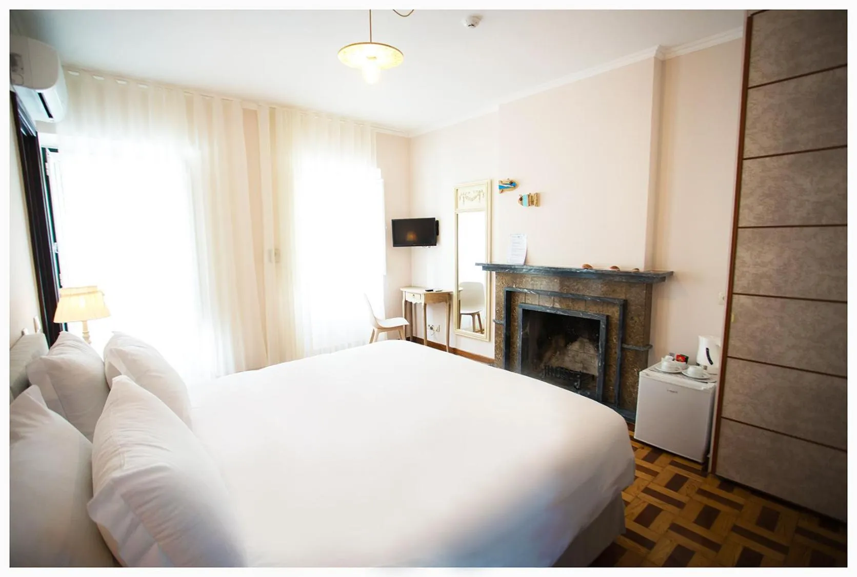 Photo of the whole room, Bed in Senhor Gigi