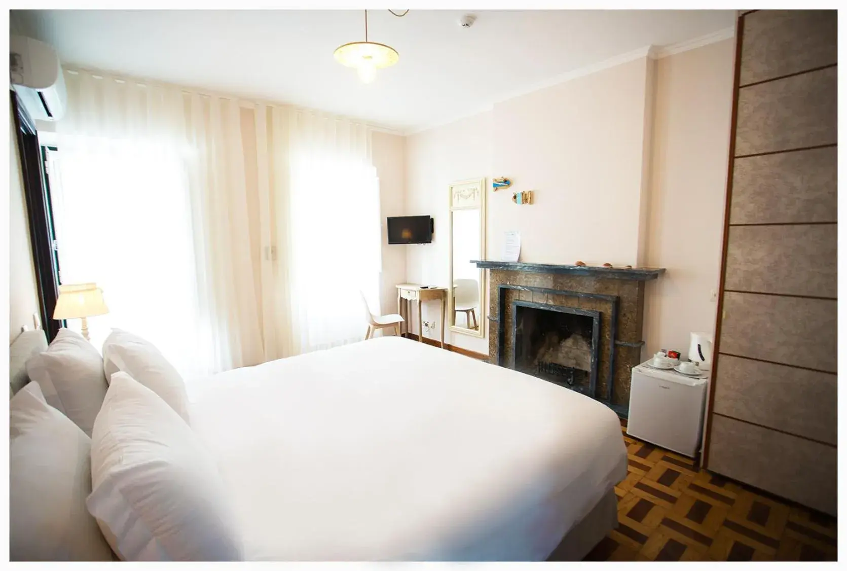 Photo of the whole room, Bed in Senhor Gigi Photo of the whole room, Bed in Senhor Gigi